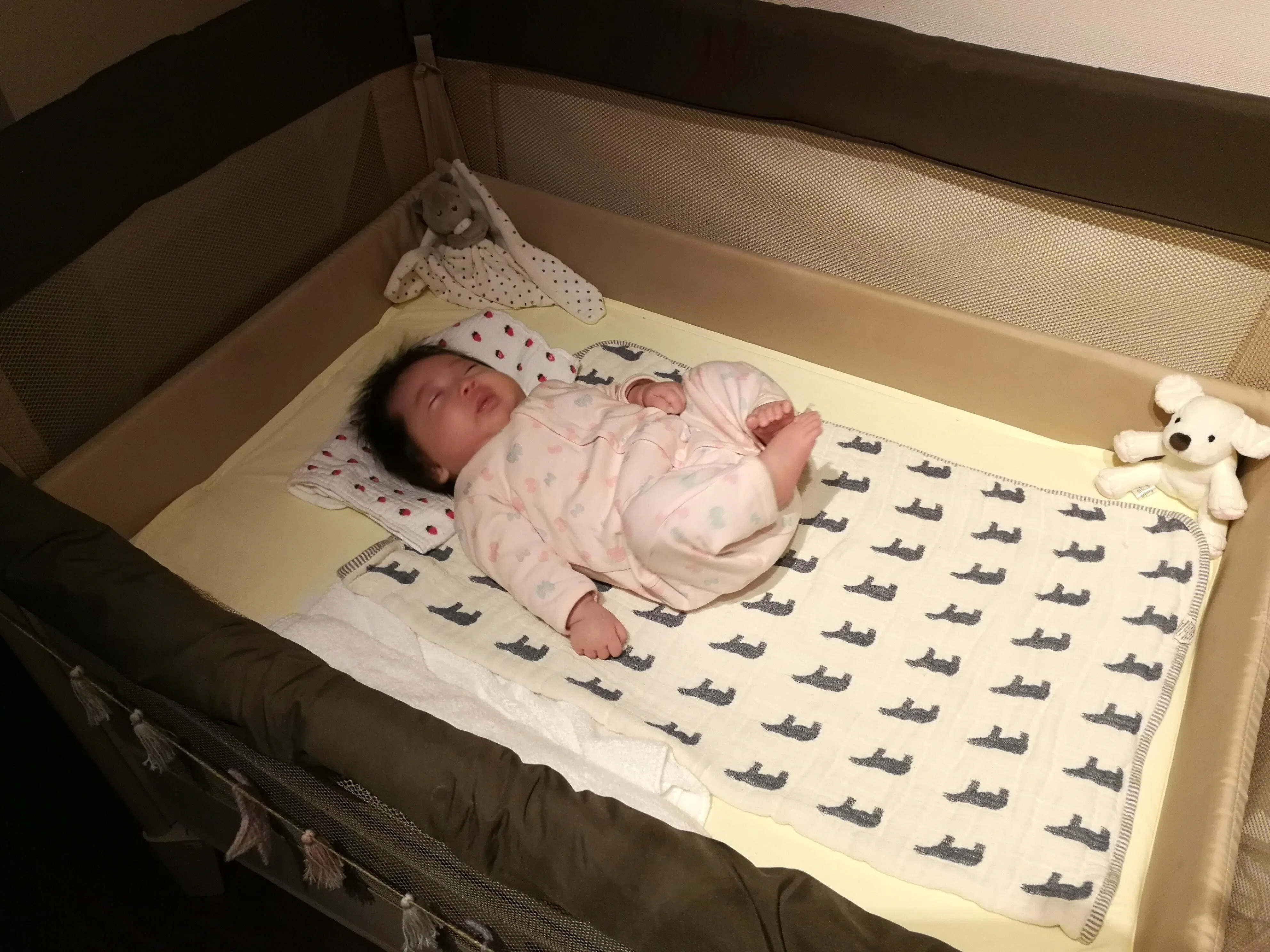 わが家のベビーベッド遍歴｜新生児～小1まで実際に使った寝床の話
