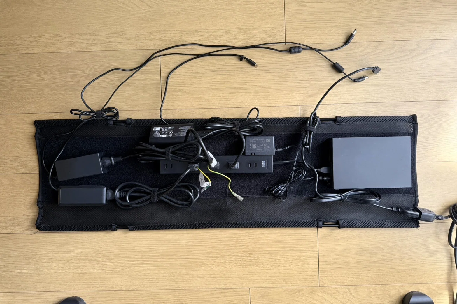 ダブルケーブルトレー　机ケーブル整理 デスク下の配線がスッキリ！配線コードの整理にFLEXISPOTのケーブル