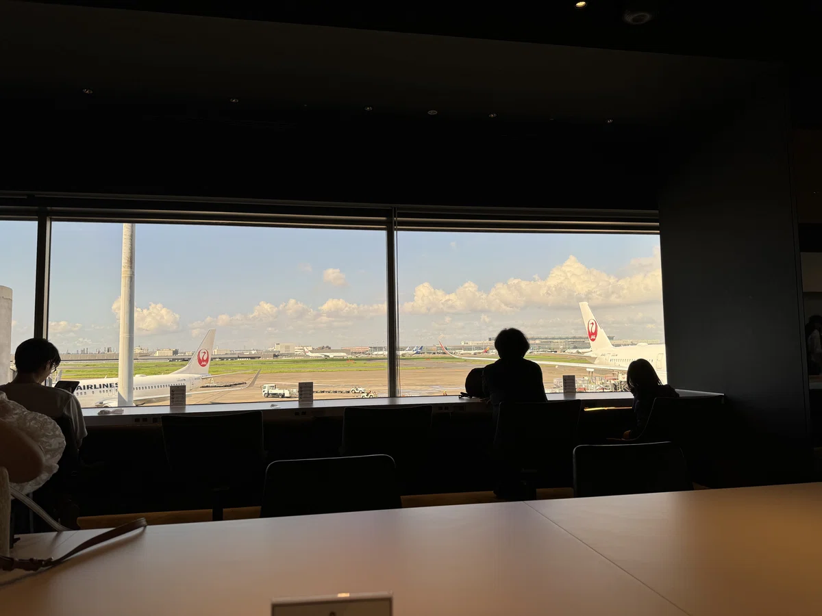空港ラウンジ