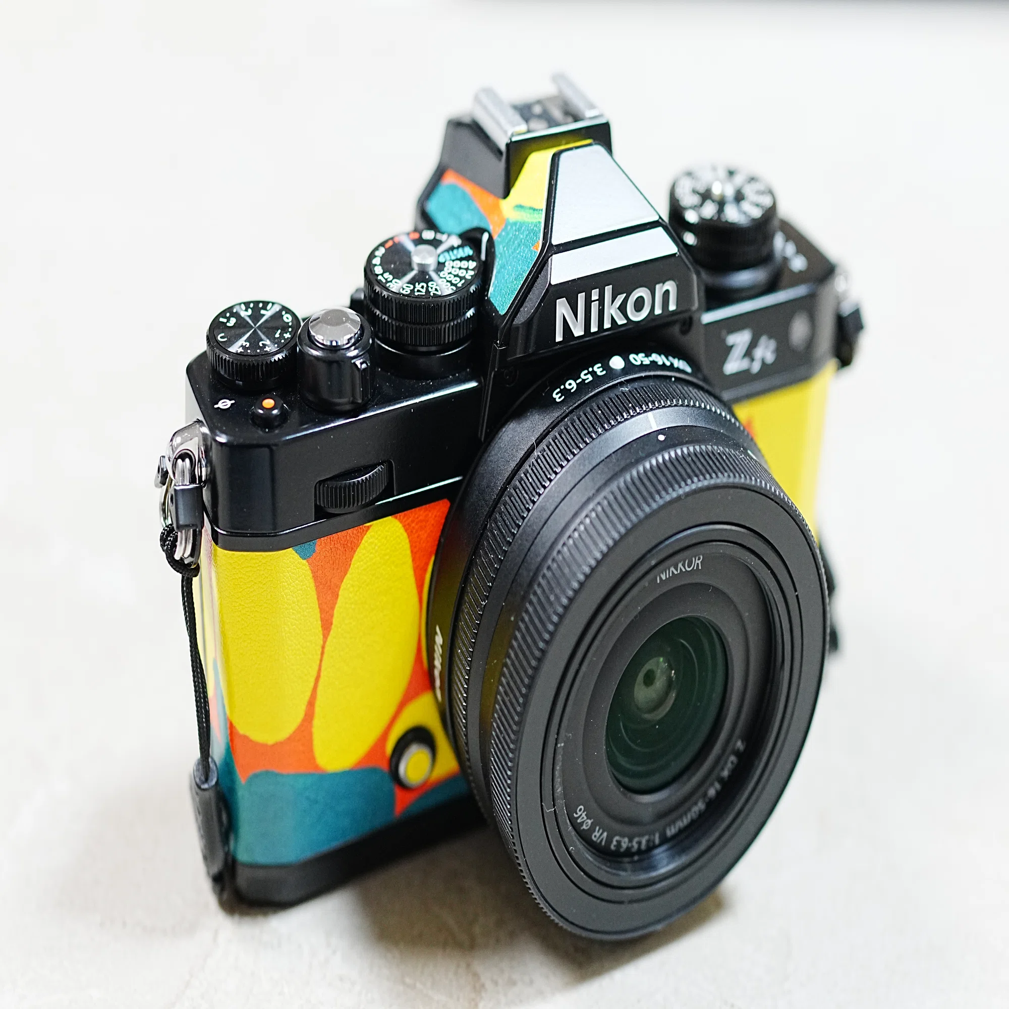 初めてのニコン！ Nikon Z fc HERALBONY (今度は実物!!)｜Walker