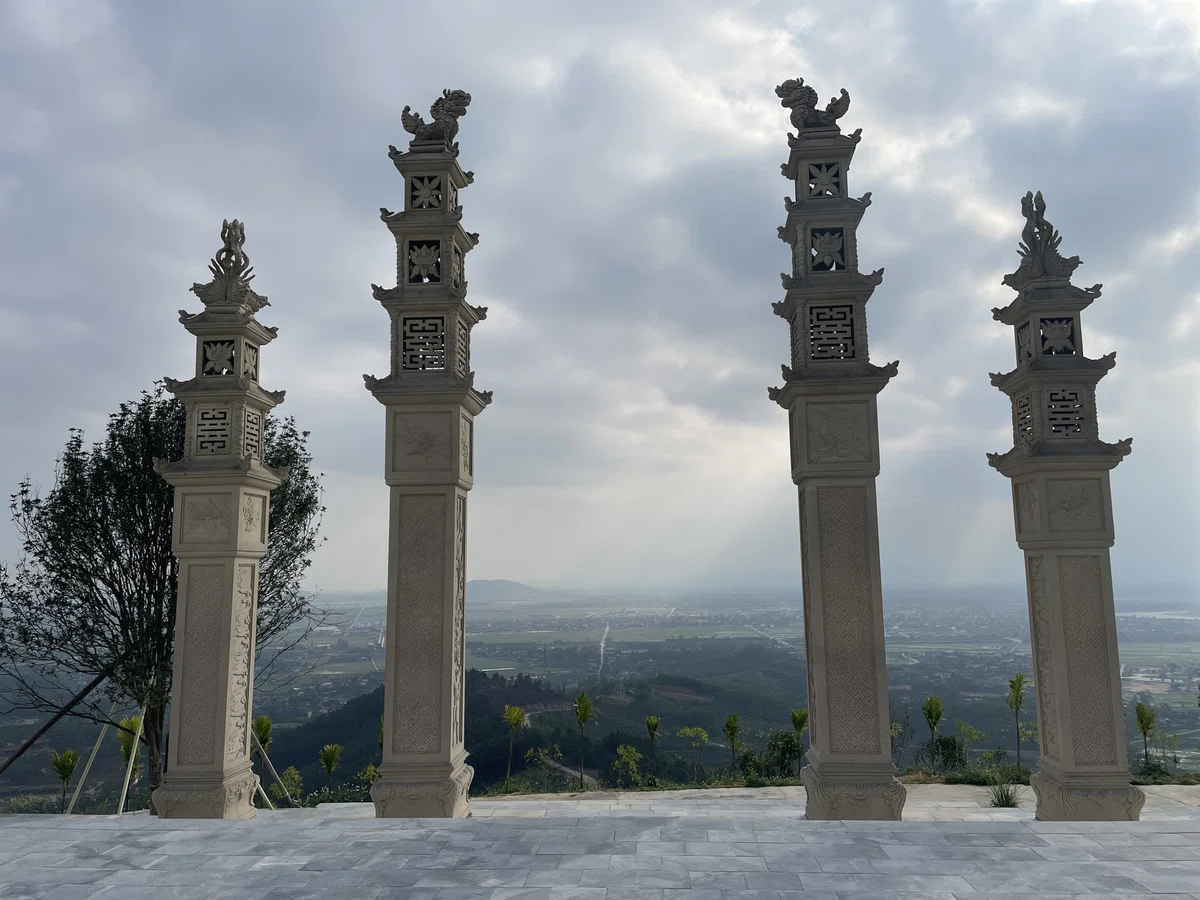 景色|ベトナム・ゲアン省ドールオンにあるルオンソン寺院(Chùa Lương Sơn)