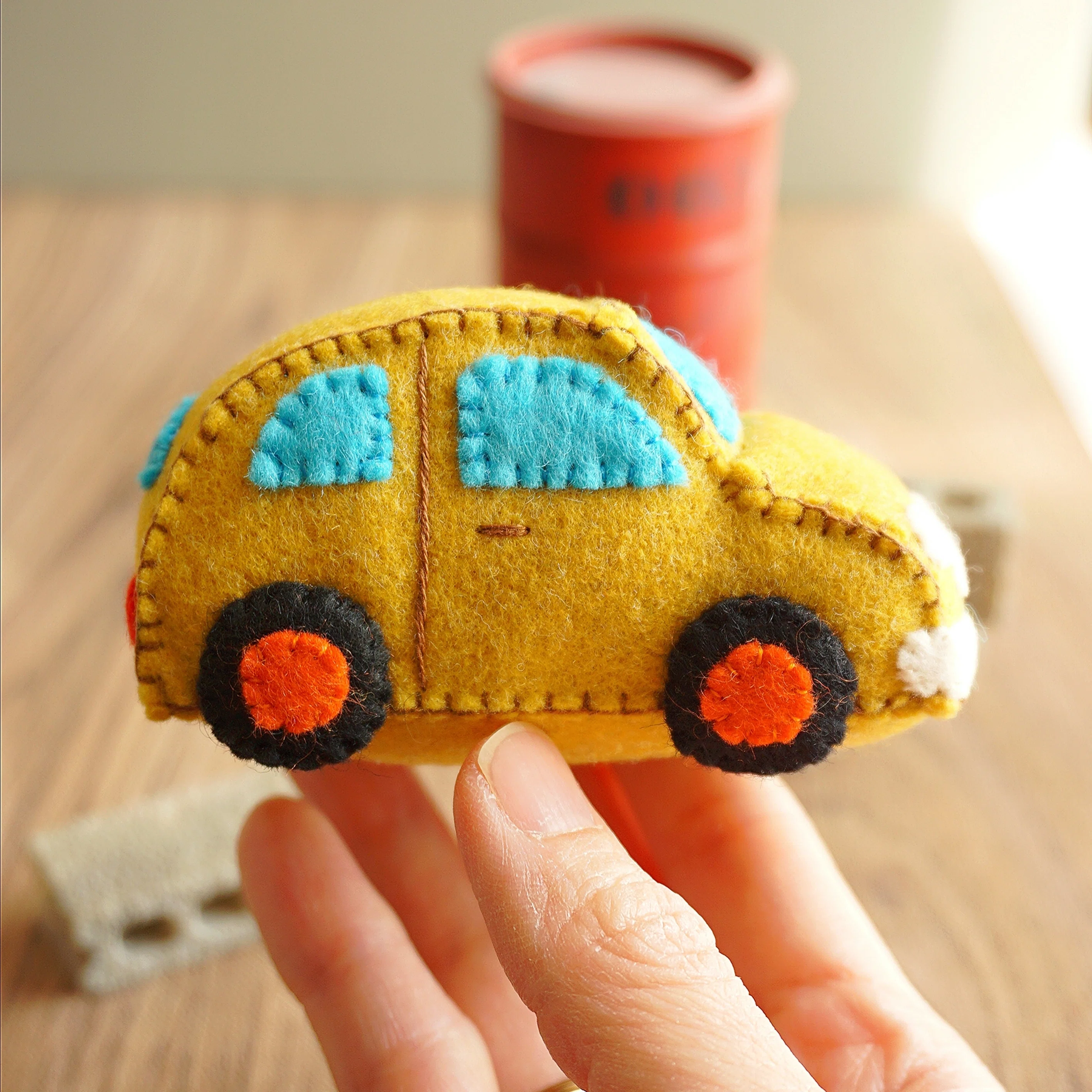 2mm厚フェルトで作るレトロな車｜みにもふ[minimofuu toy/mimiminini