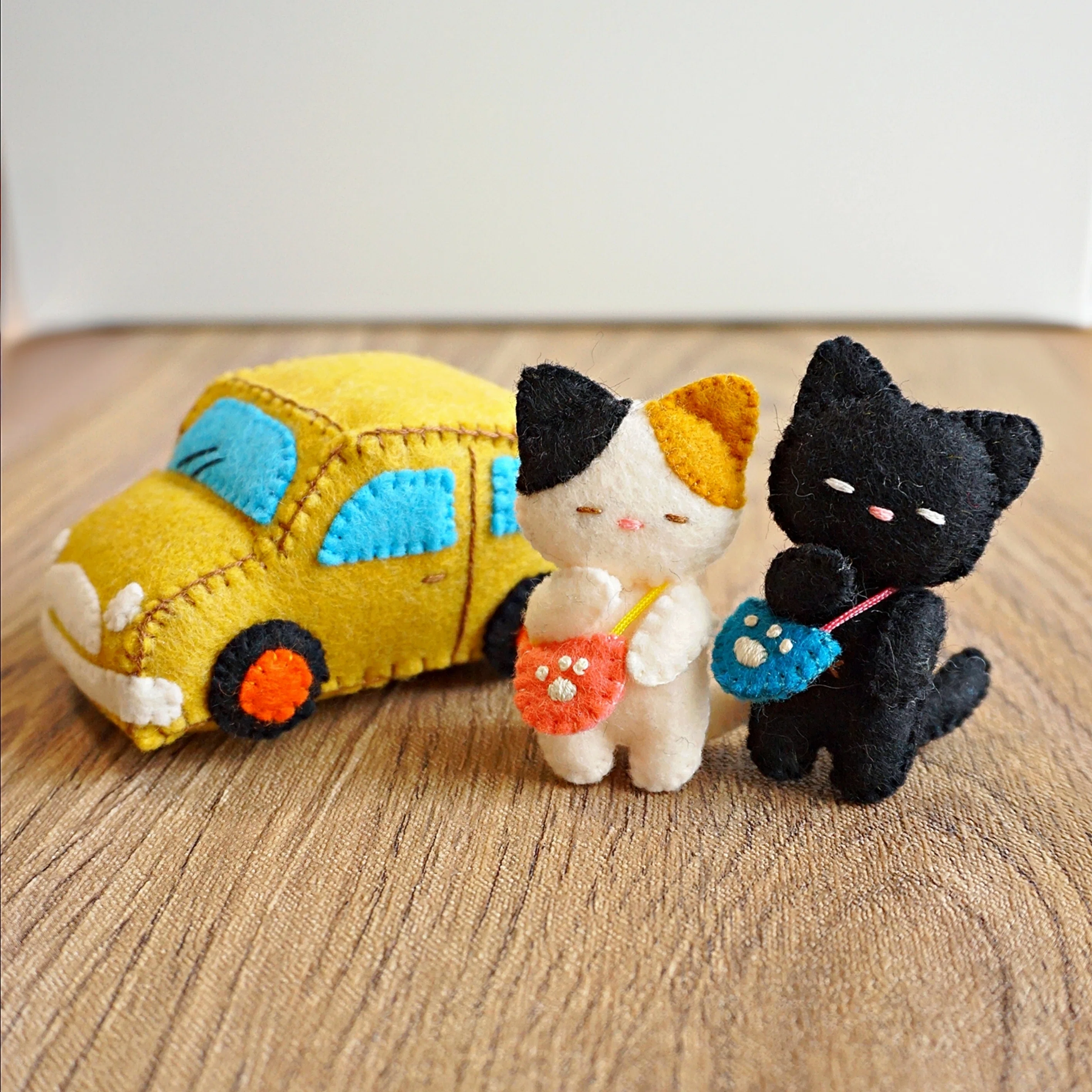 2mm厚フェルトで作るレトロな車|みにもふ[minimofuu toy/mimiminini 2mm厚フェルトで作るレトロな車|みにもふ[minimofuu toy/mimiminini