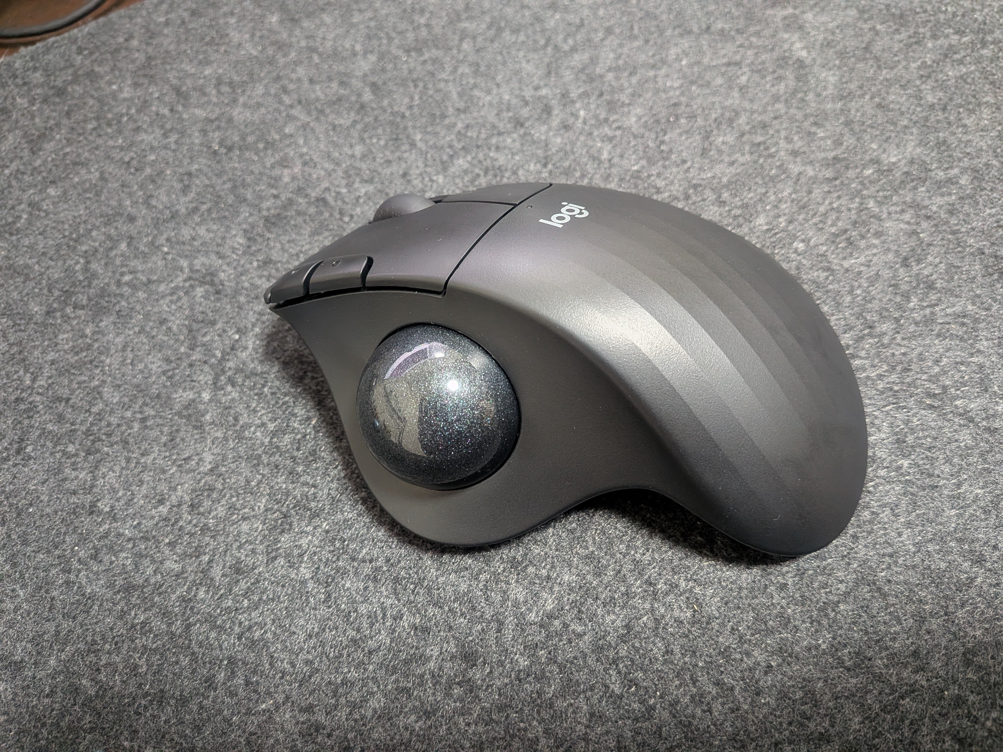 ERGO M575SPdトラックボールの交換〜漆黒ではないブラックへ