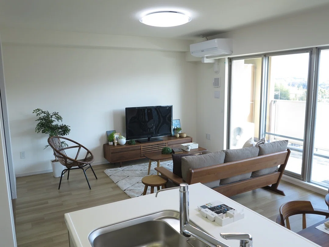 ソファはテレビの正面?置かない?家具の配置で、暮らしはここまで ソファはテレビの正面?置かない?家具の配置で、暮らしはここまで