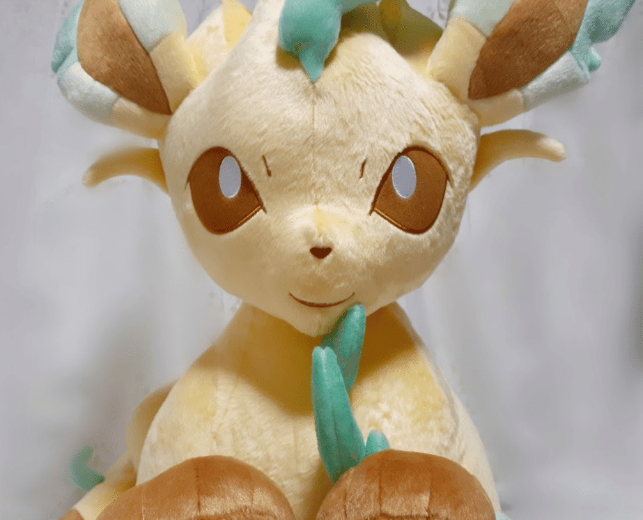 等身大リーフィアぬいぐるみ(寝そべり)を愛でる｜サエリ@リーフィアを