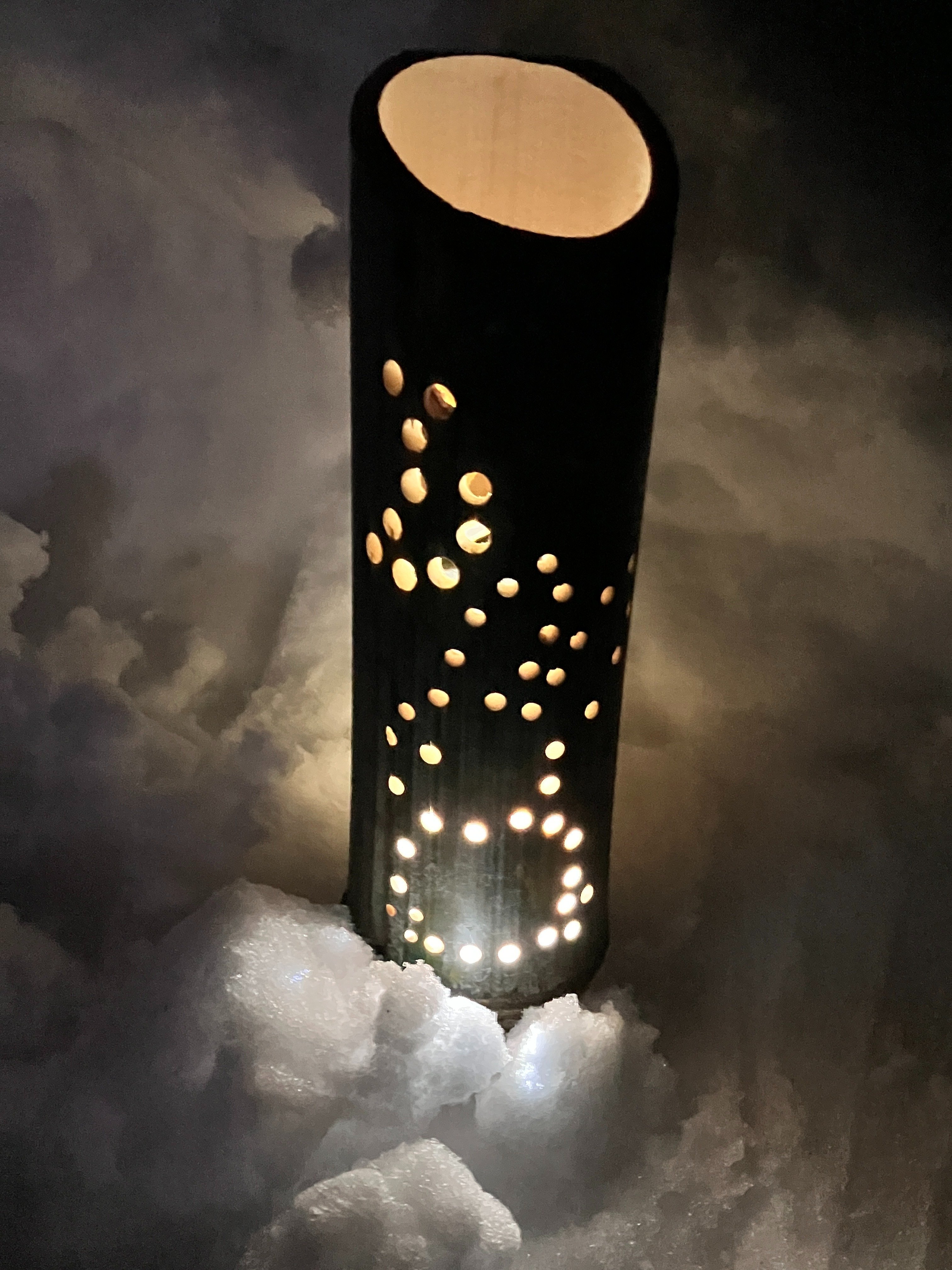 父と一緒にウサギの竹灯籠を作った！今日は鳥取の智頭宿は雪まつりし