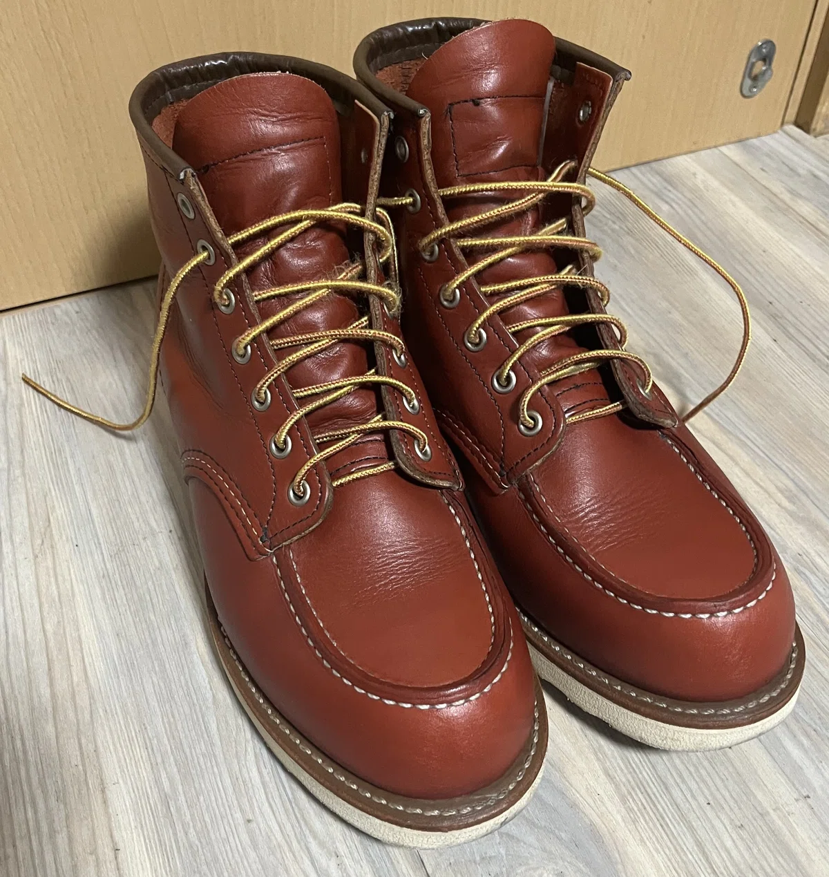 REDWING 8875 ”アイリッシュセッター”の「赤さ」はオイルで落ち着いて 