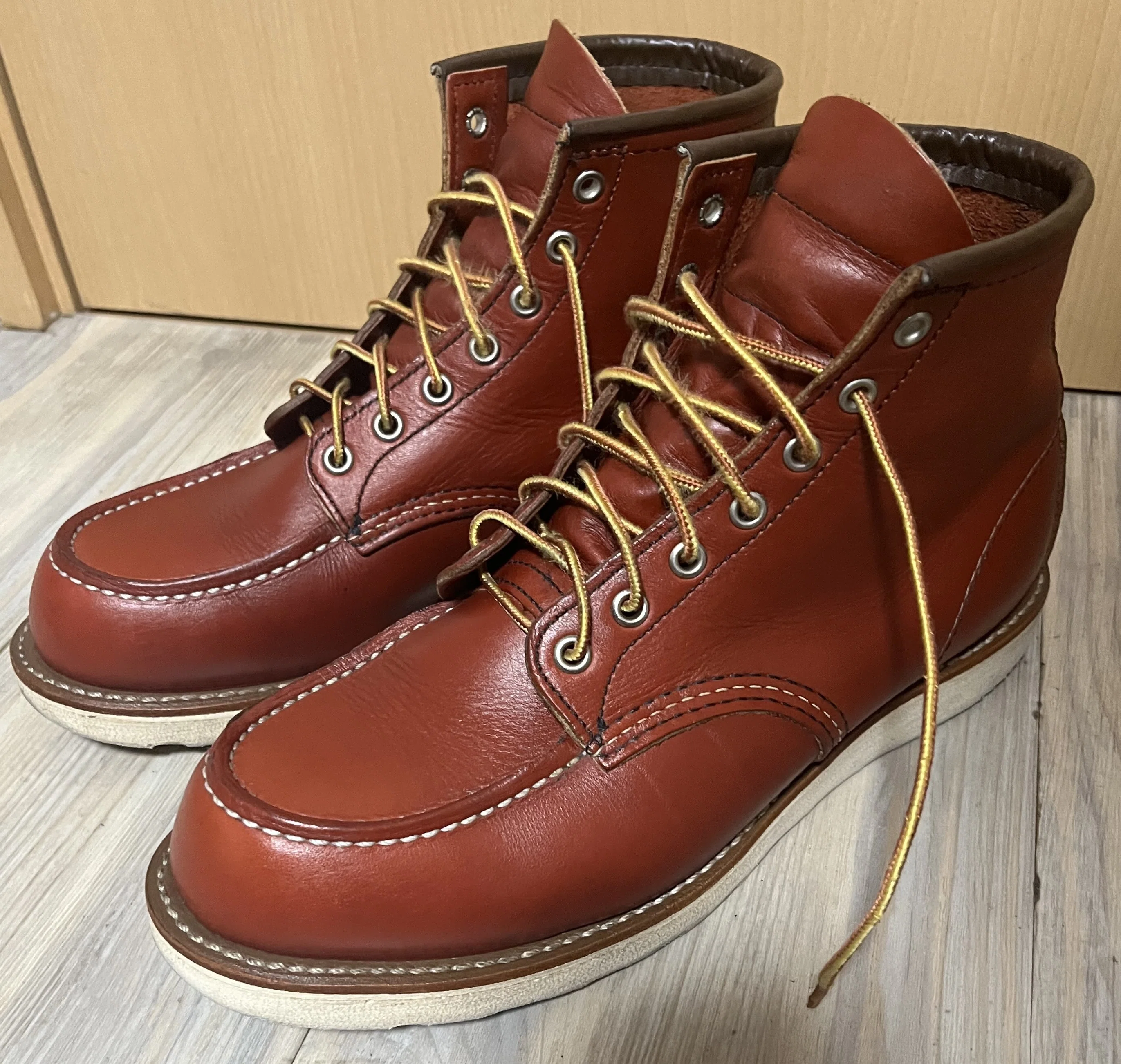 REDWING 8875 ”アイリッシュセッター”の「赤さ」はオイルで落ち着いて