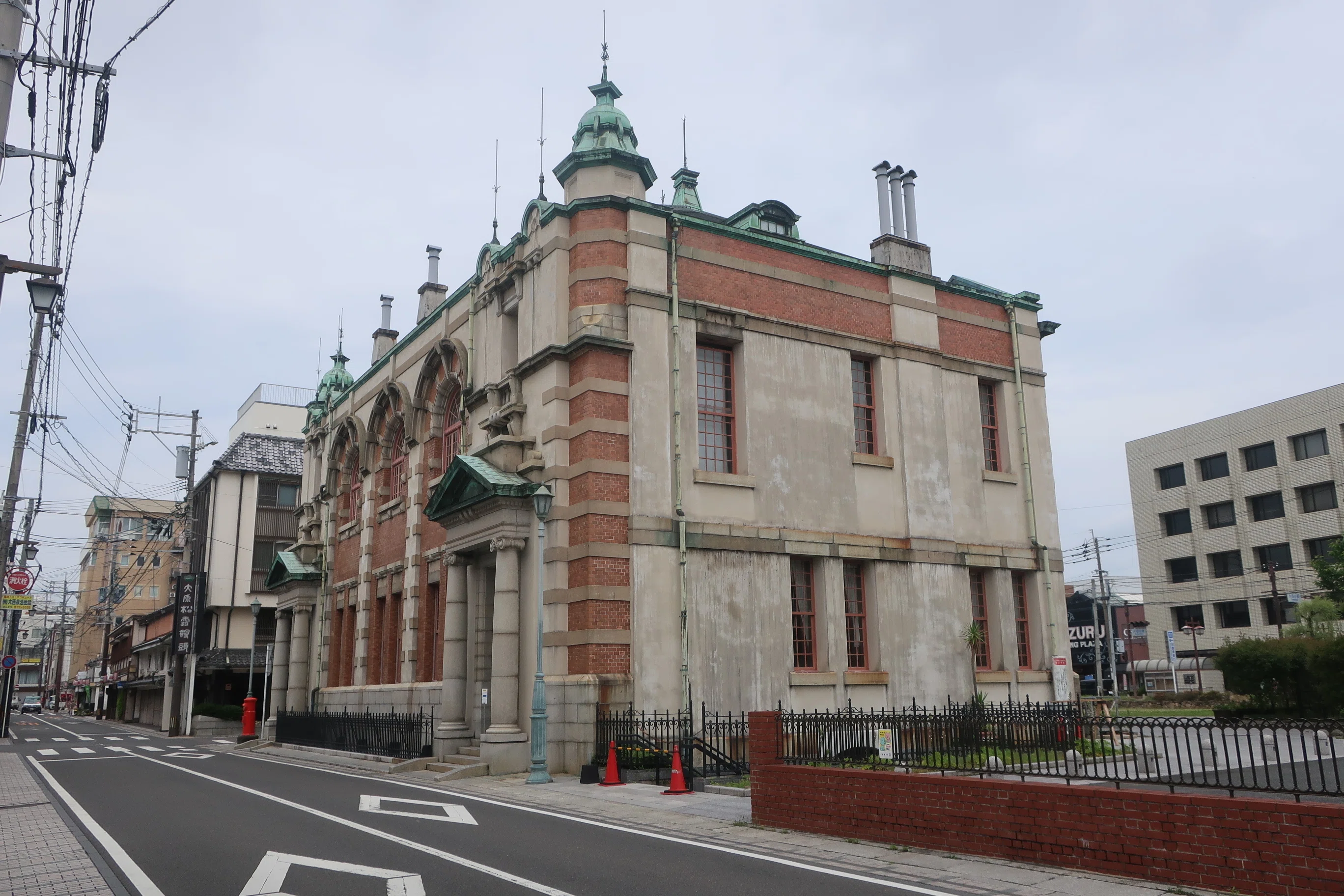 九州、佐賀県の唐津市街地。ノスタルジックな静けさの中で唐津の歴史と