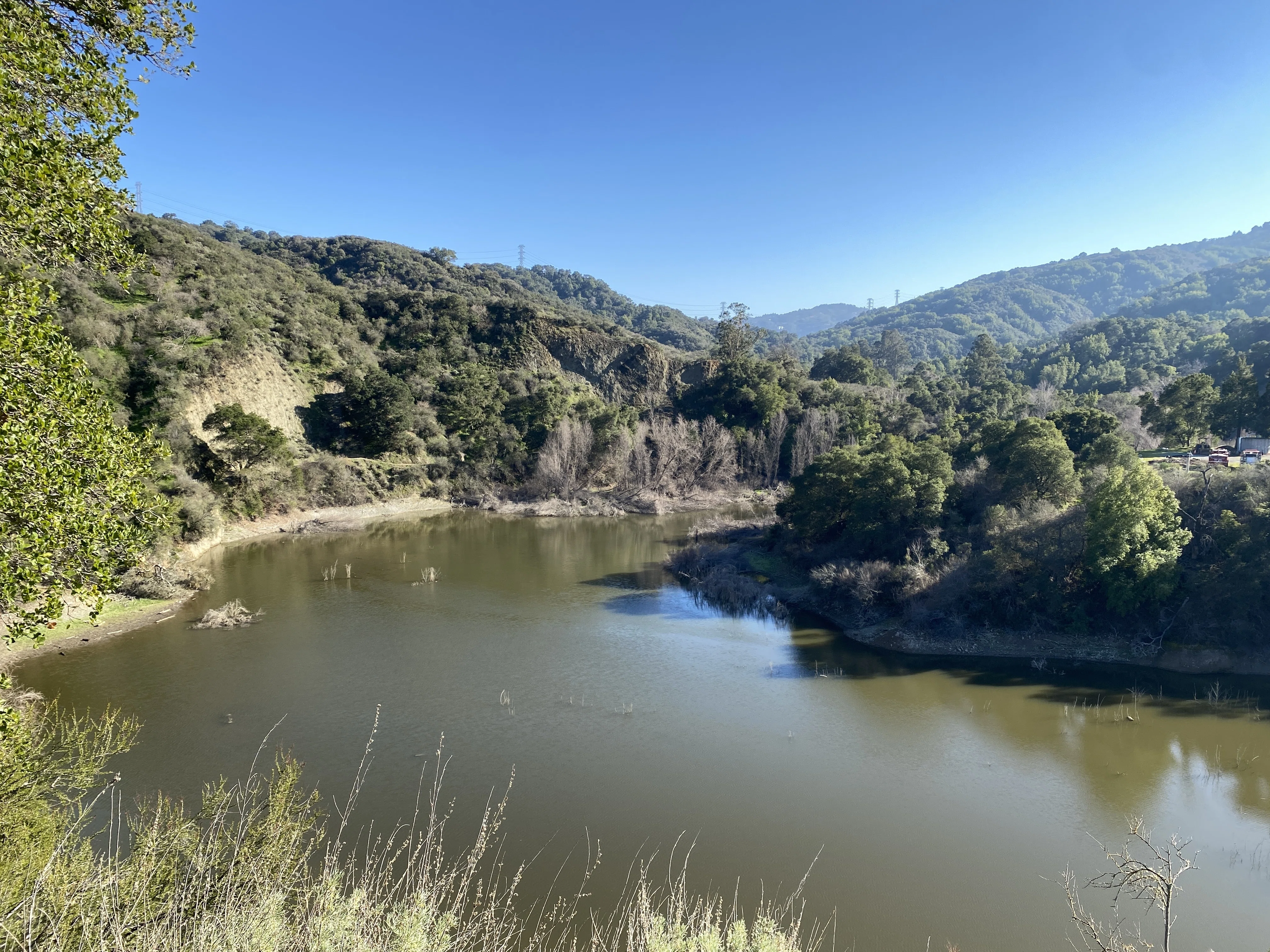 サンノゼの街を一望できる〈Stevens Creek County Park〉でトレイル