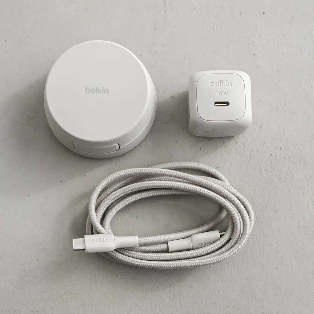 Belkin UltraCharge Pro 2-in1変形式マグネット充電器25Wをレビュー