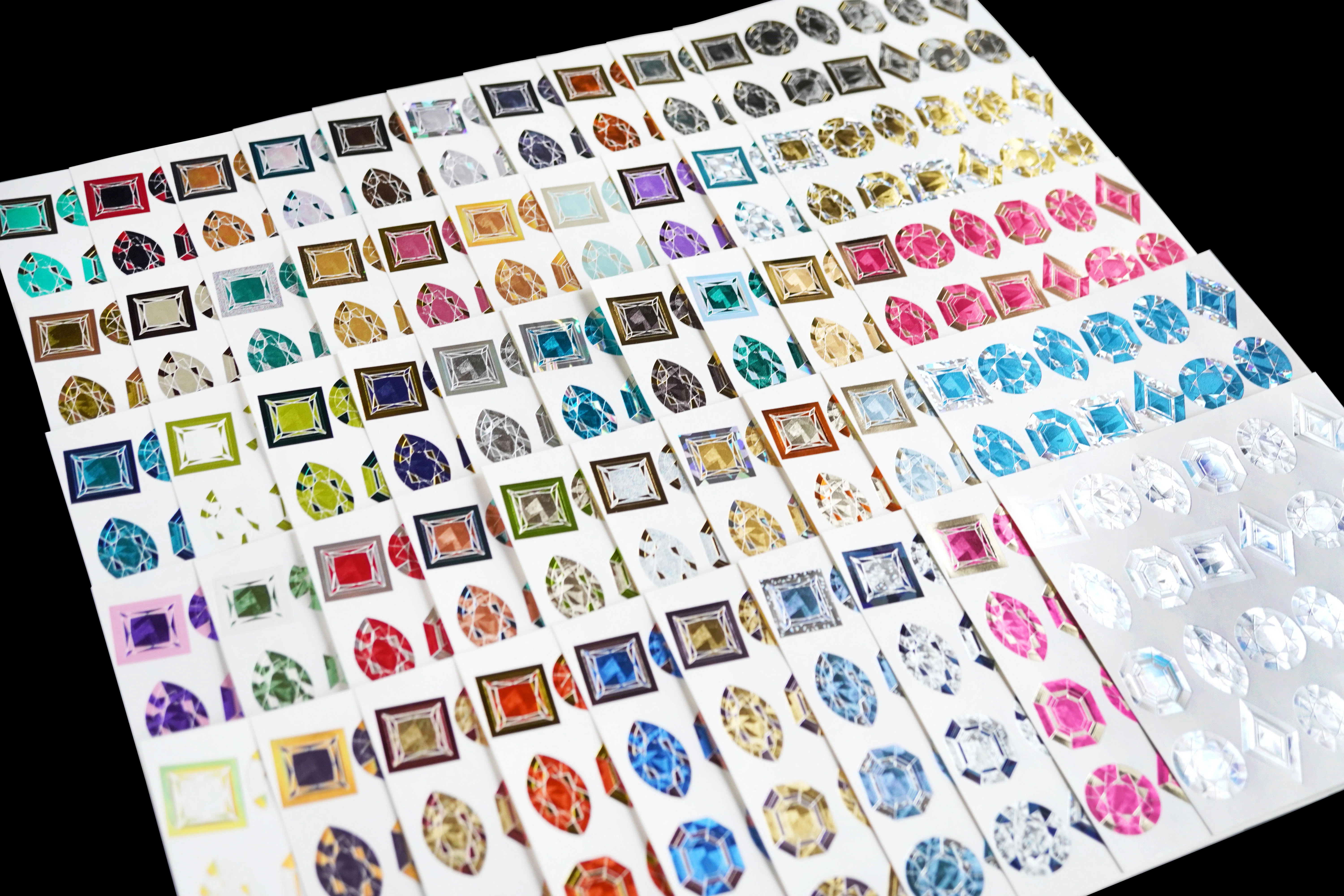 箔押しの加工現場が想像する宝石・鉱石 」｜コスモテック