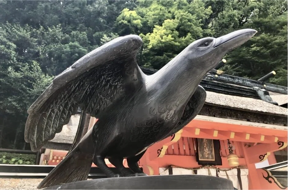 八咫烏(やたがらす)をめぐる小さな旅|akai saburo 八咫烏(やたがらす)をめぐる小さな旅|akai saburo