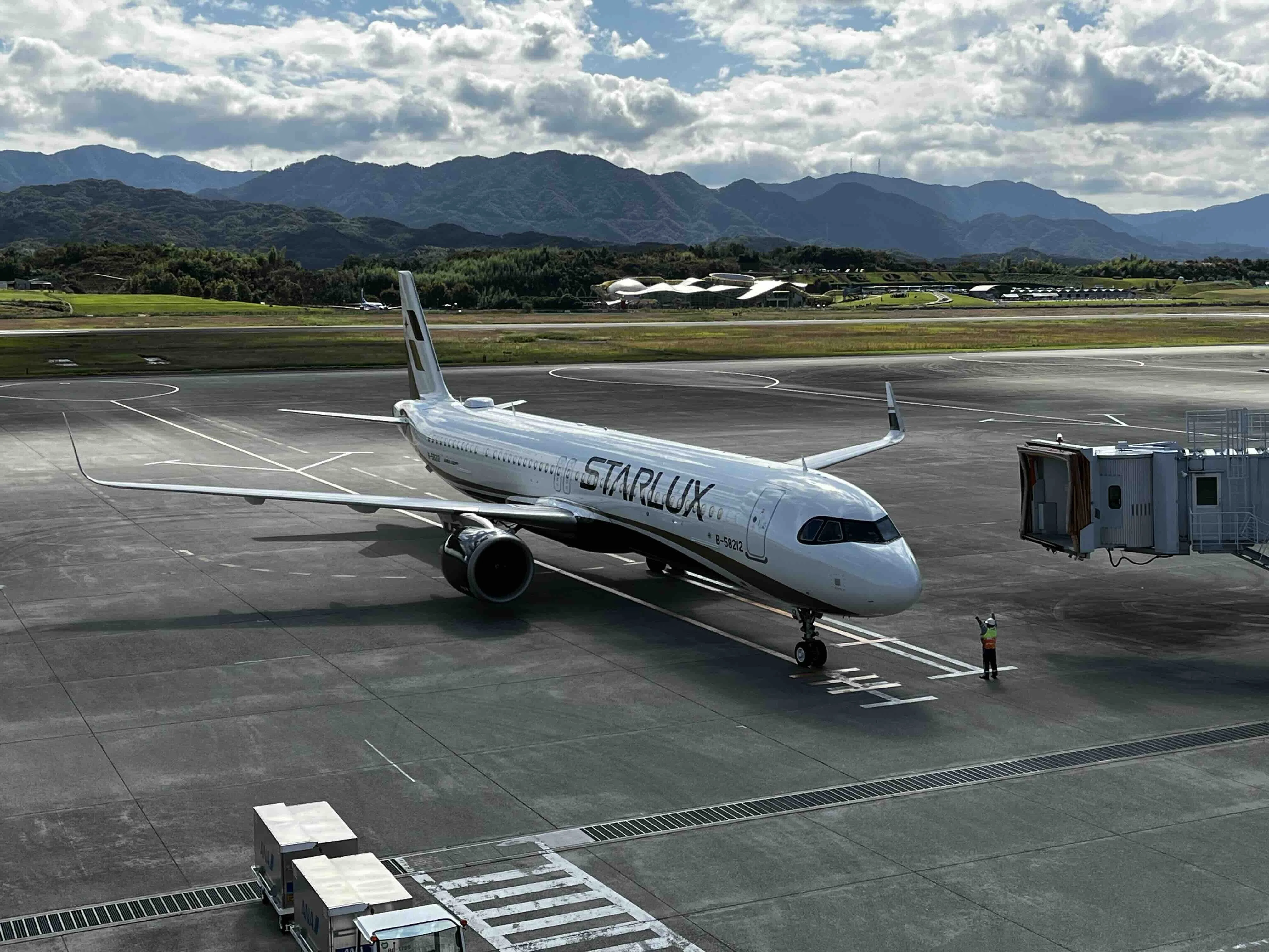 スターラックス航空(高松→台中)ビジネスクラス搭乗記｜くうかい🐈