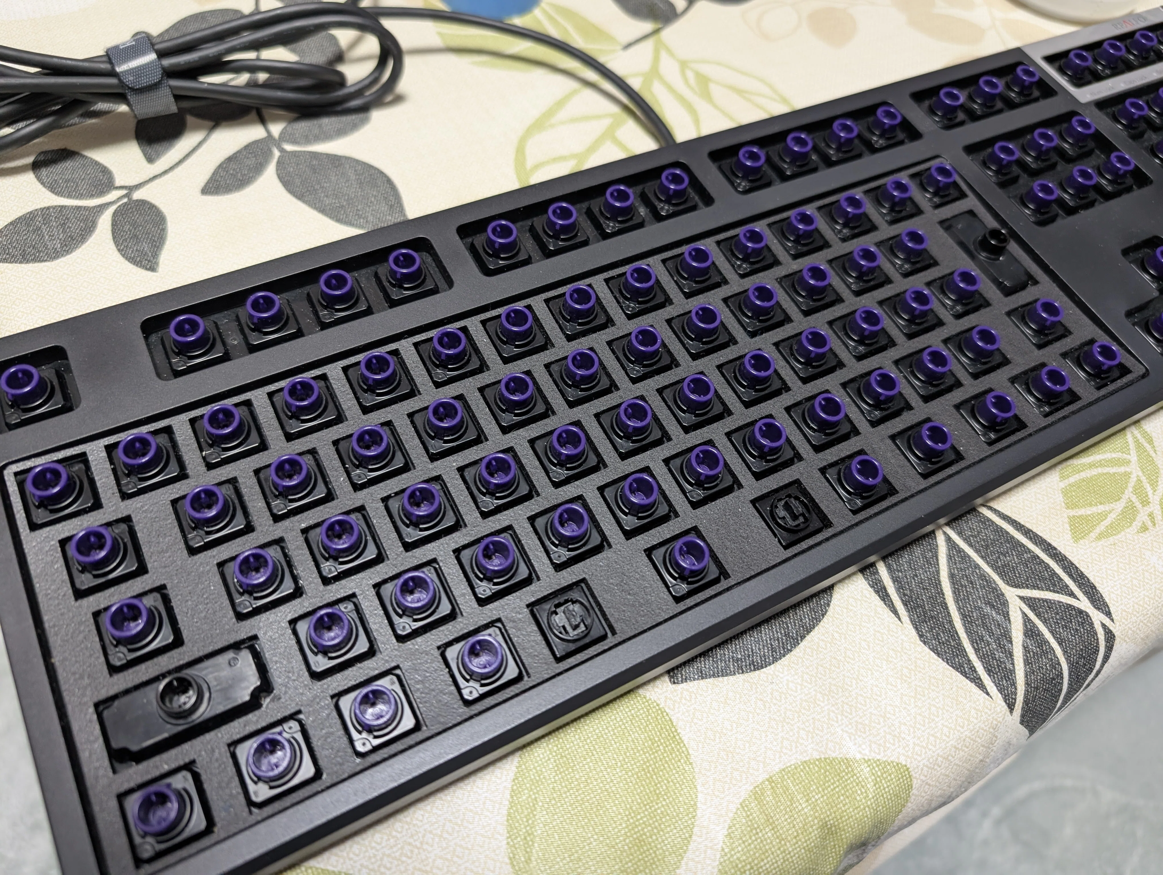 REALFORCEキーボードの清掃｜Helvetica822