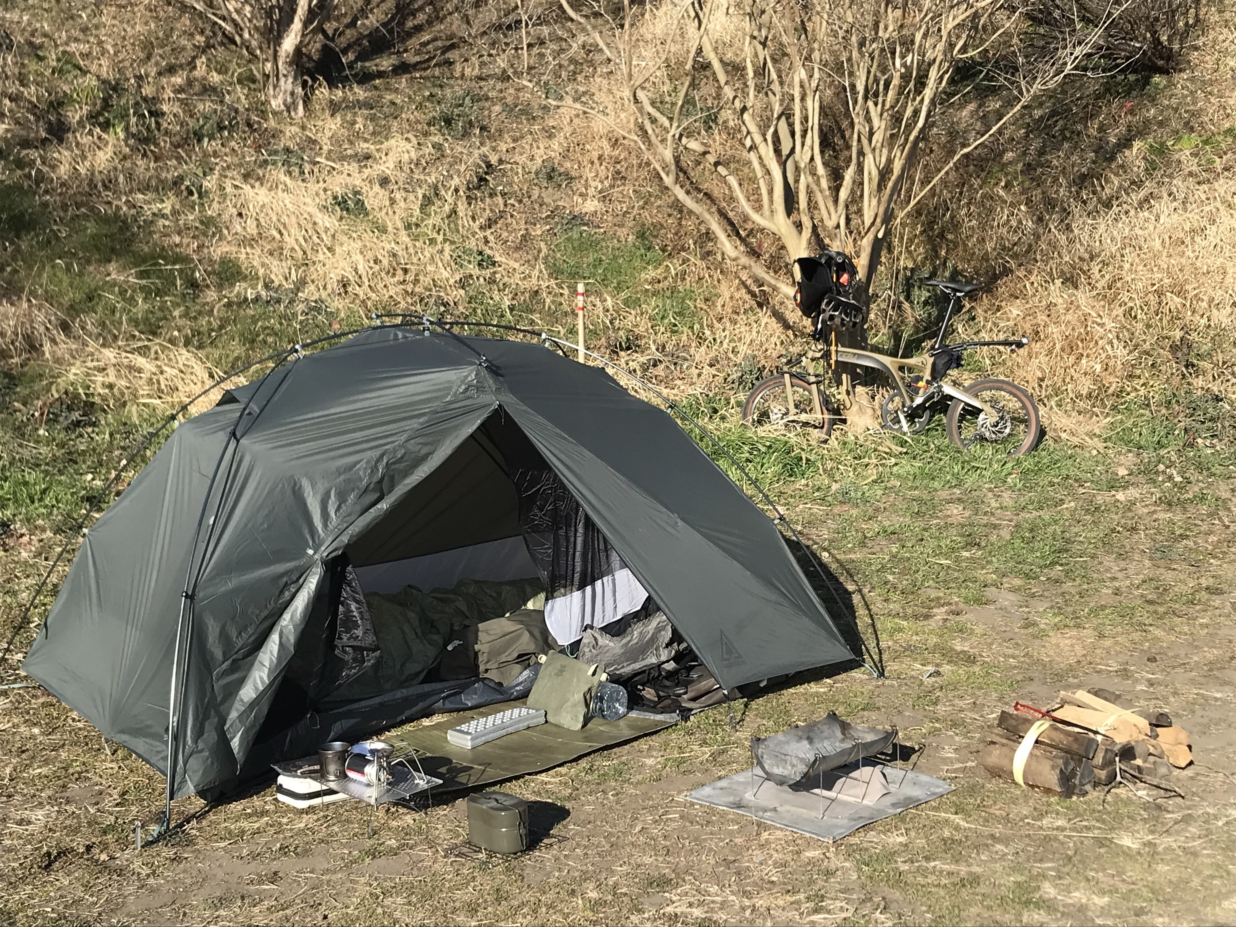 キャンプテーブル　生刷り　折り畳み　無骨　ソロキャンプ　車中泊　ガレージブランド 40 折りたたみ自転車で輪行ソロキャンプ/氷点下の茨城県プライベート