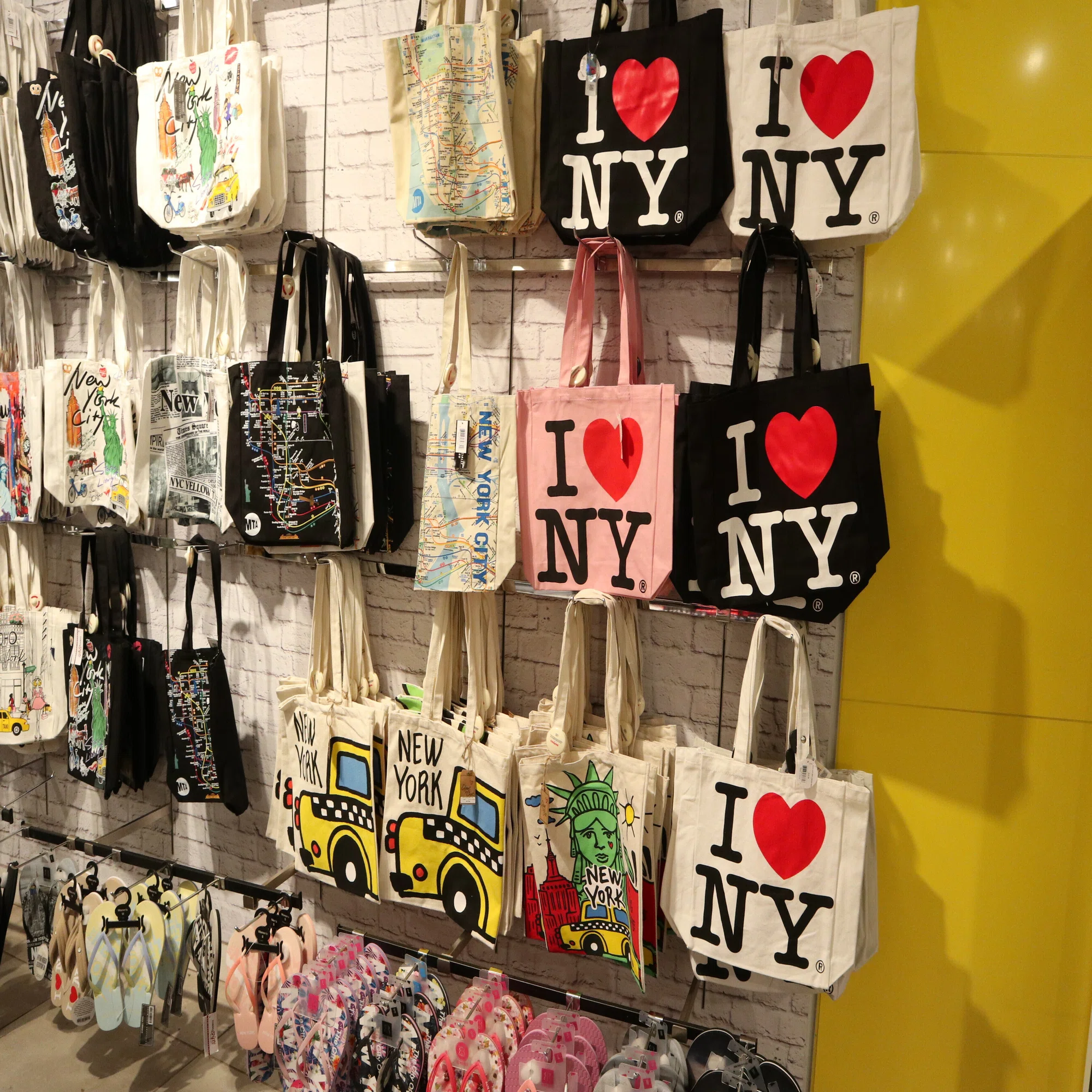 New York】超ベタなニューヨーク土産の宝庫！「I LOVE NY GIFTS」へ 