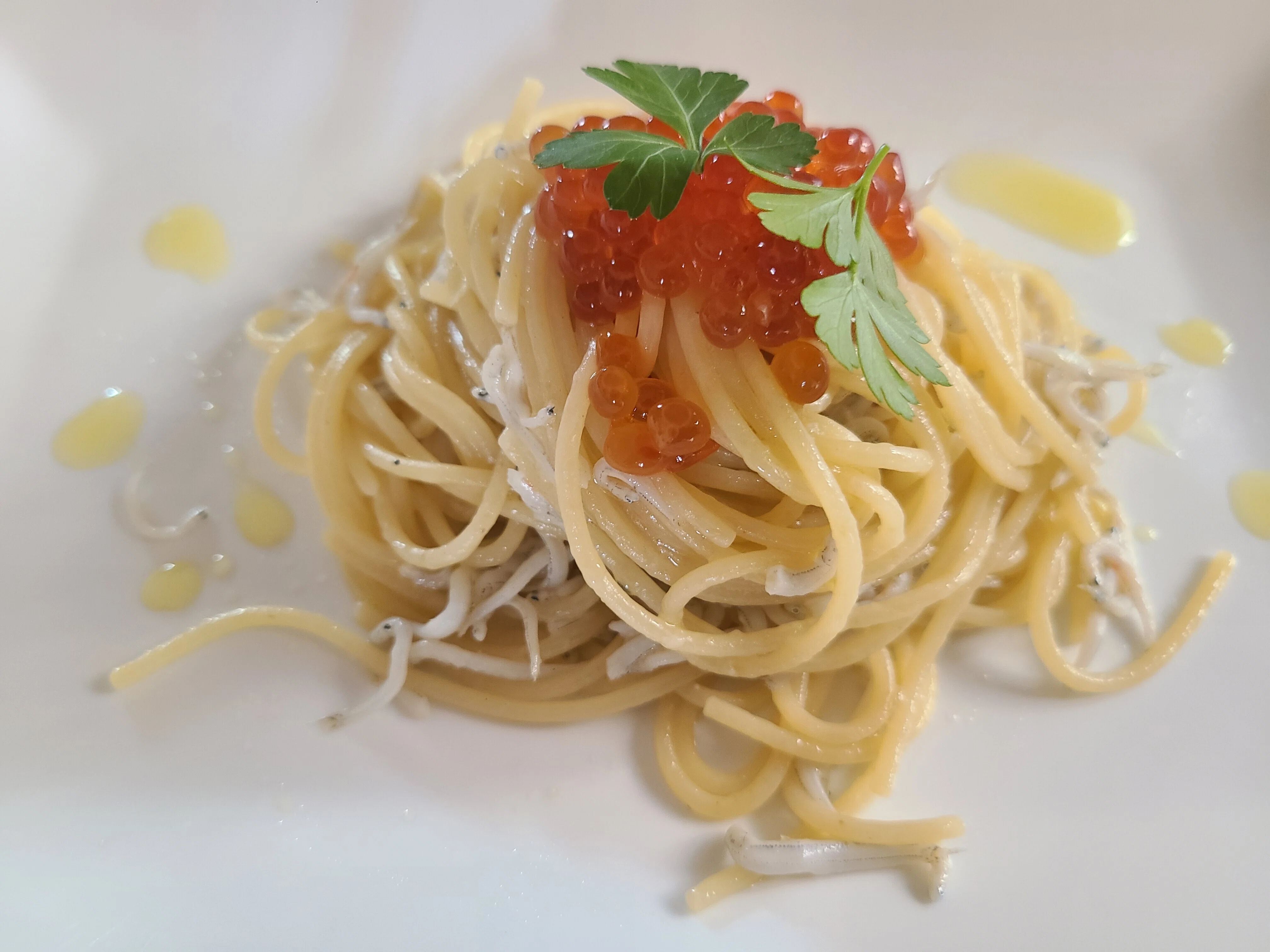 しらすといくら 🍝パスタレシピ No.0005 しらすとイクラのアンチョビ風味スパゲティ ー