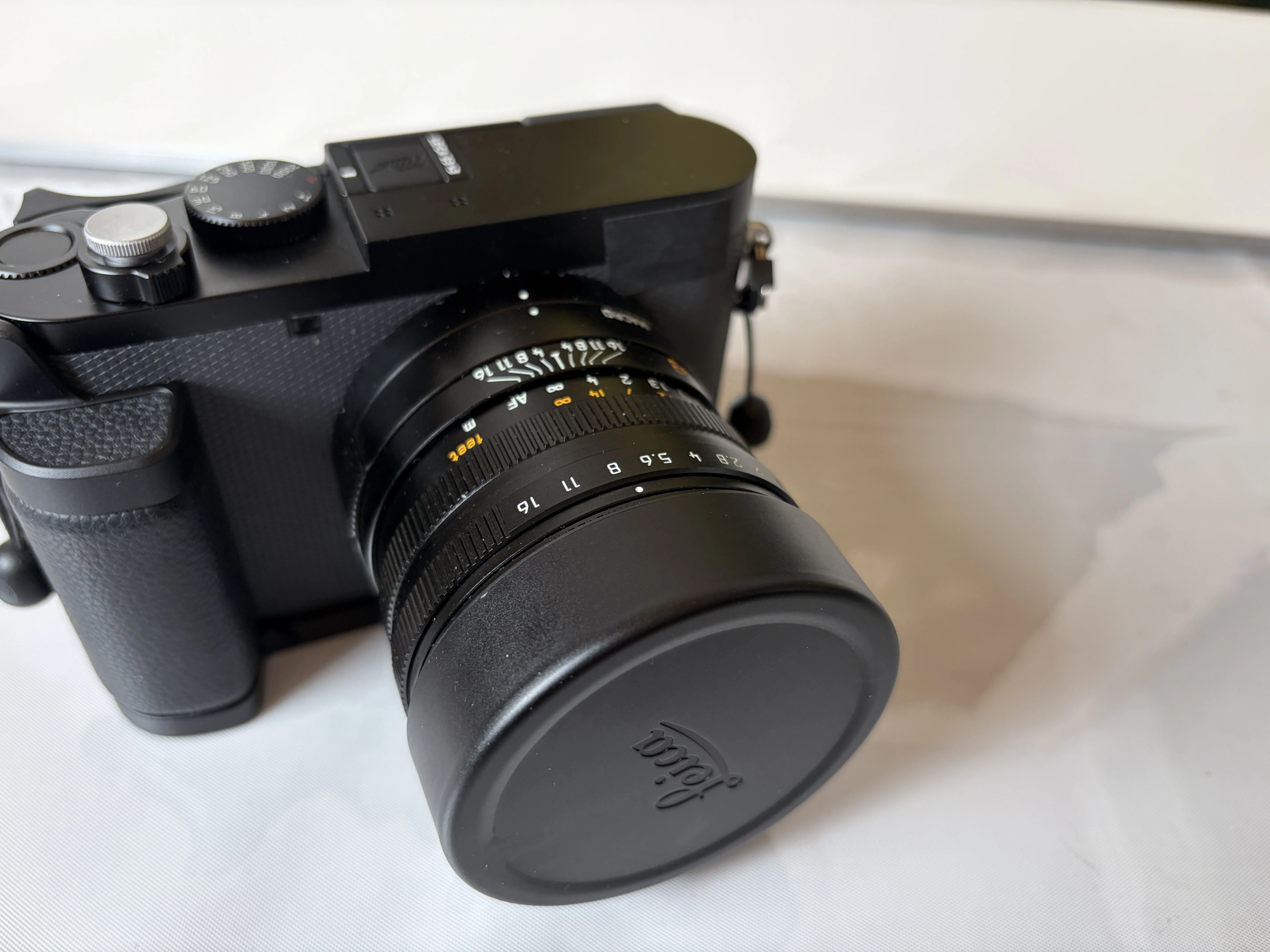 Leica Q3 43】極寒の高知・日曜市を撮り歩く。ノールック撮影と「黒い