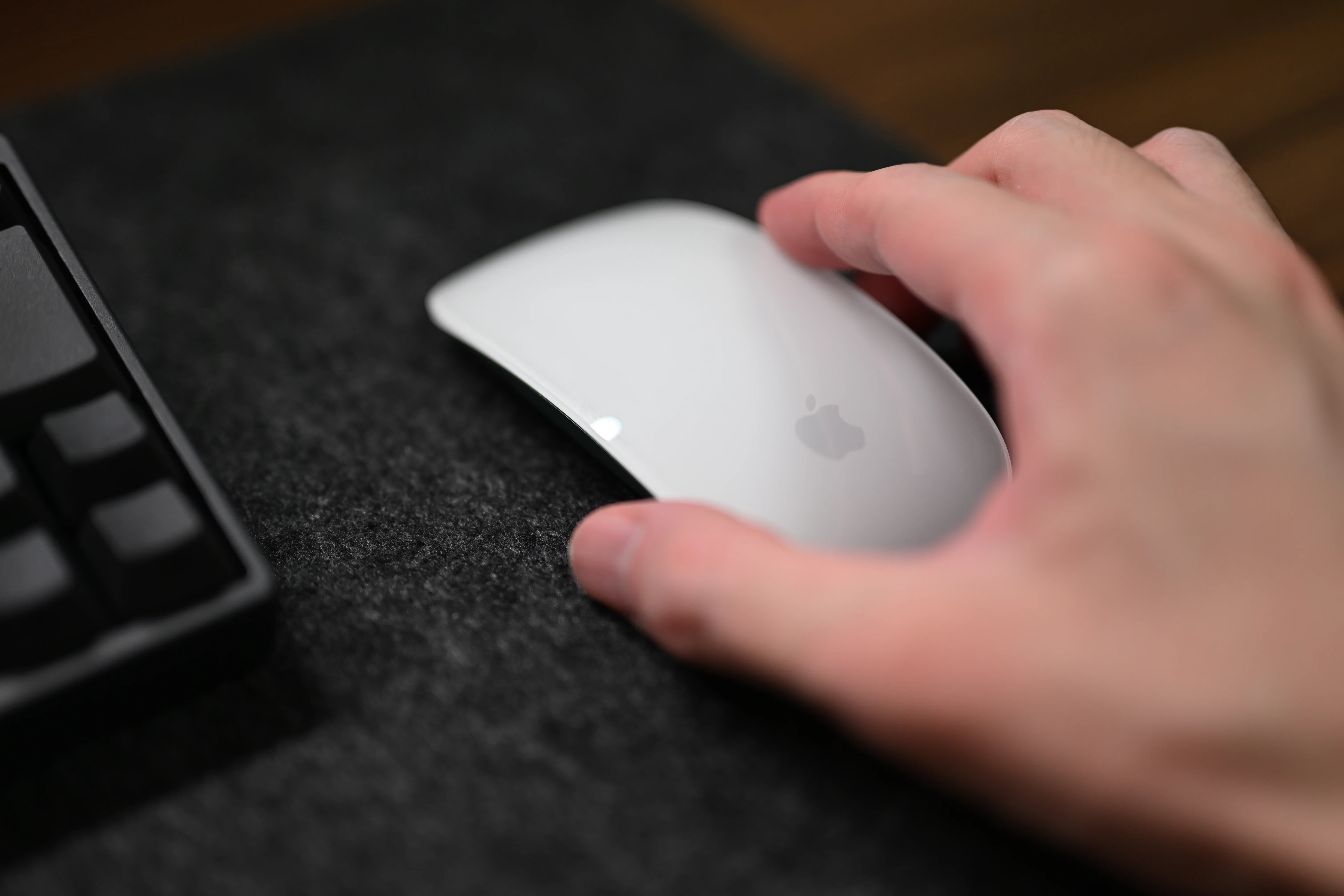 Magic Mouse (USB-C) レビュー｜コンパクトなのに操作が途切れない純正