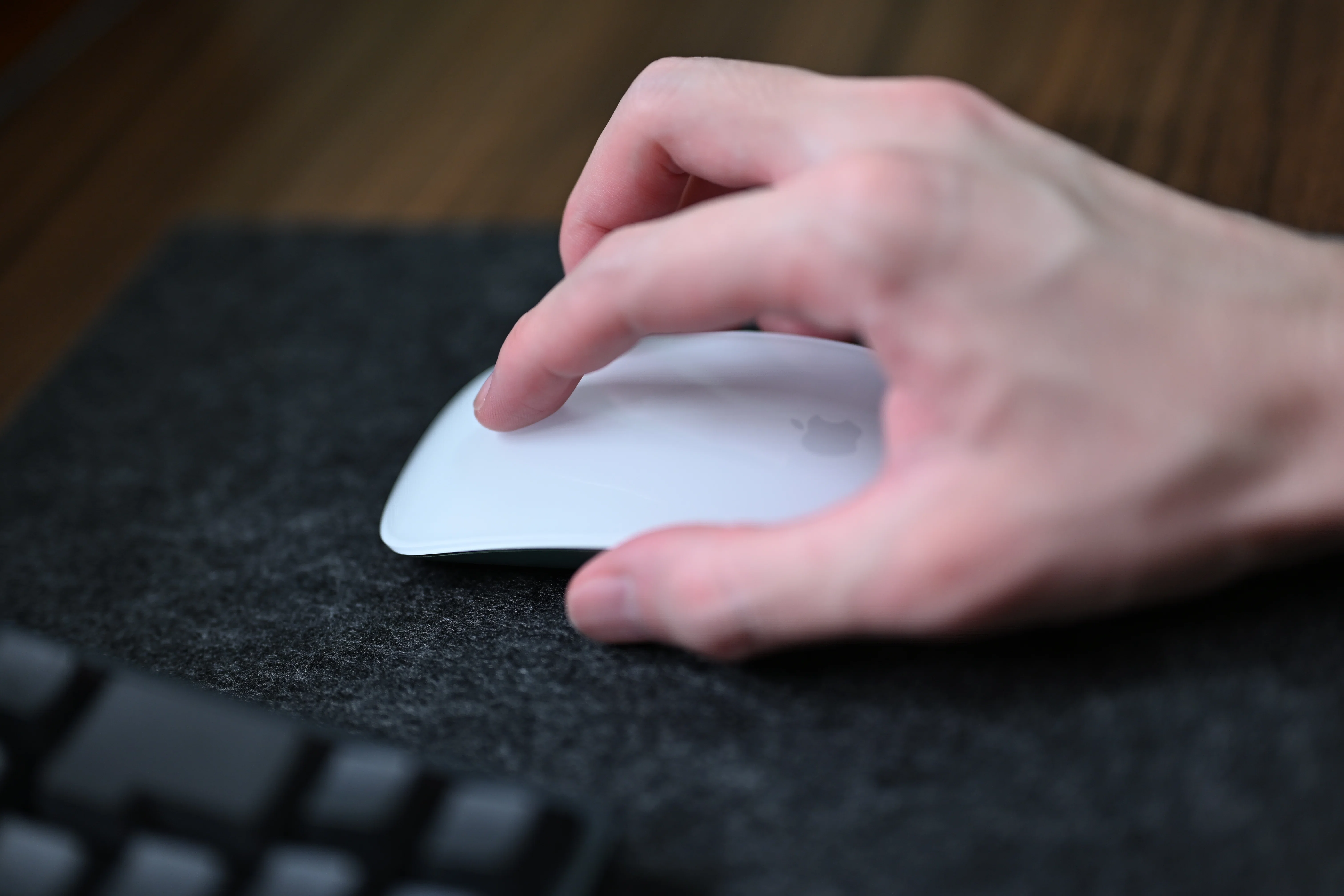 Magic Mouse (USB-C) レビュー｜コンパクトなのに操作が途切れない純正