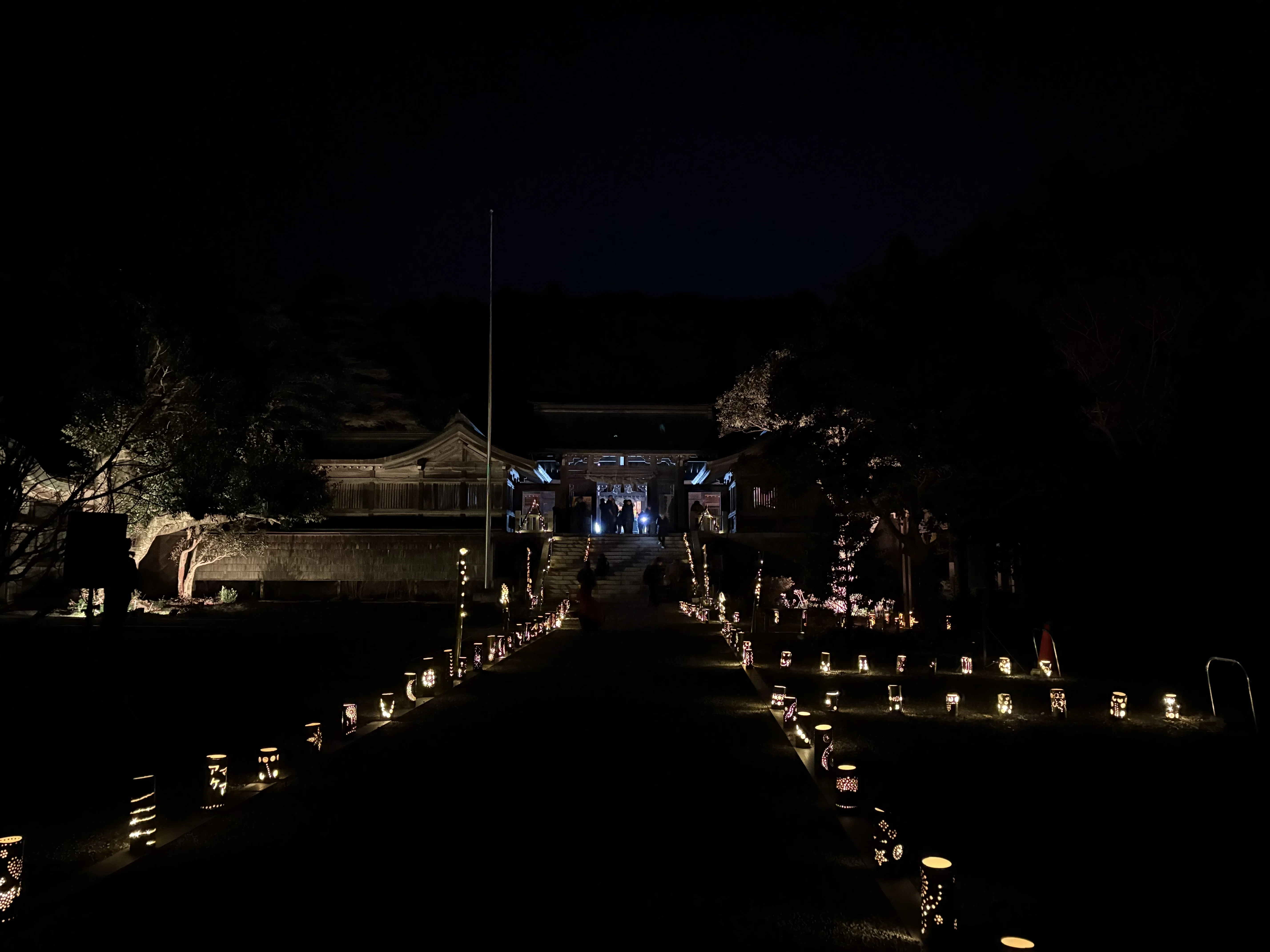竹あかりと写真で冬の隠岐神社に光を。「光る隠岐國展」が開催されまし
