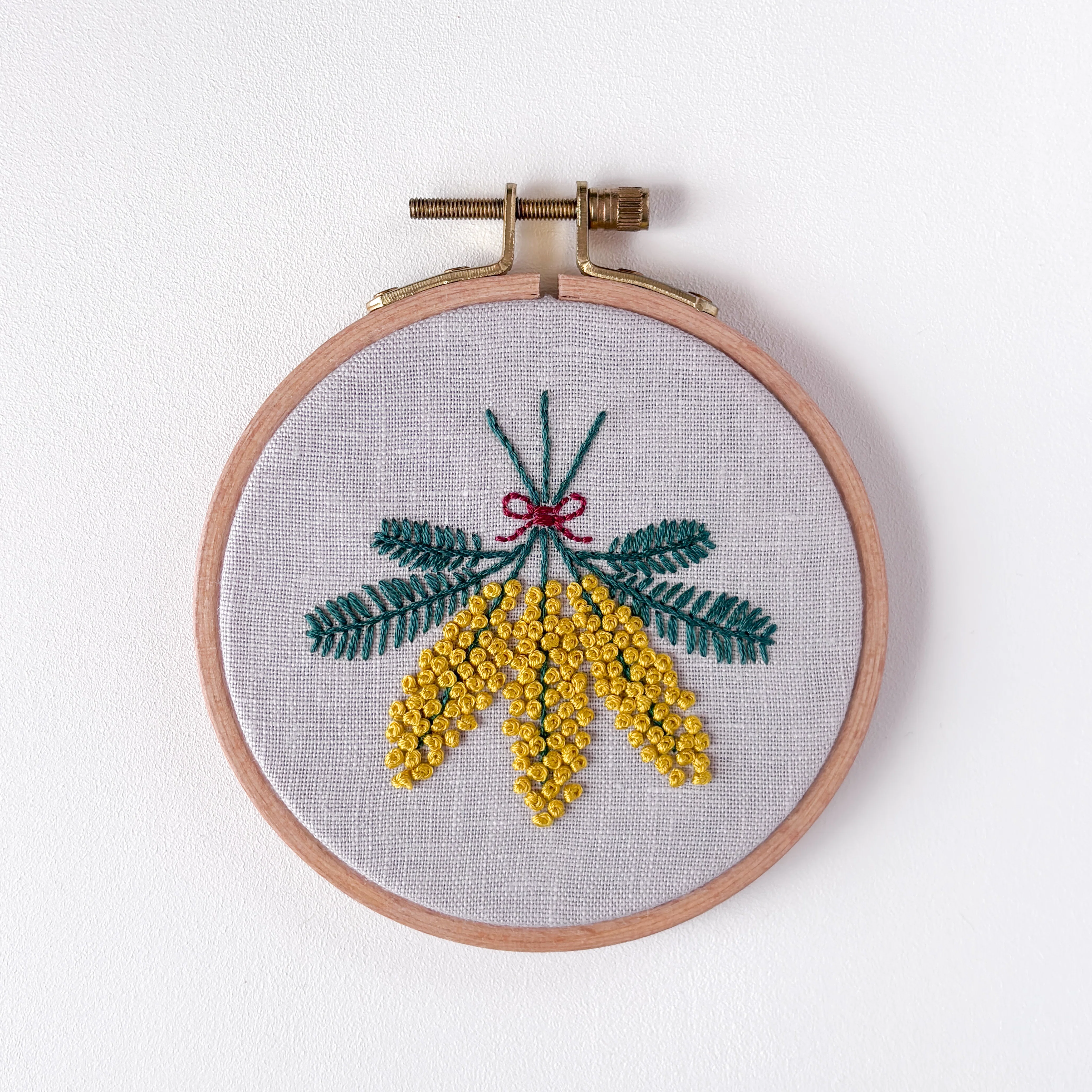 送料無料　優品刺繍額　39×34×4ｃｍ　時代物③ 無料】刺繍図案 ミモザのスワッグ｜Atelier Orava（アトリエ オラバ）