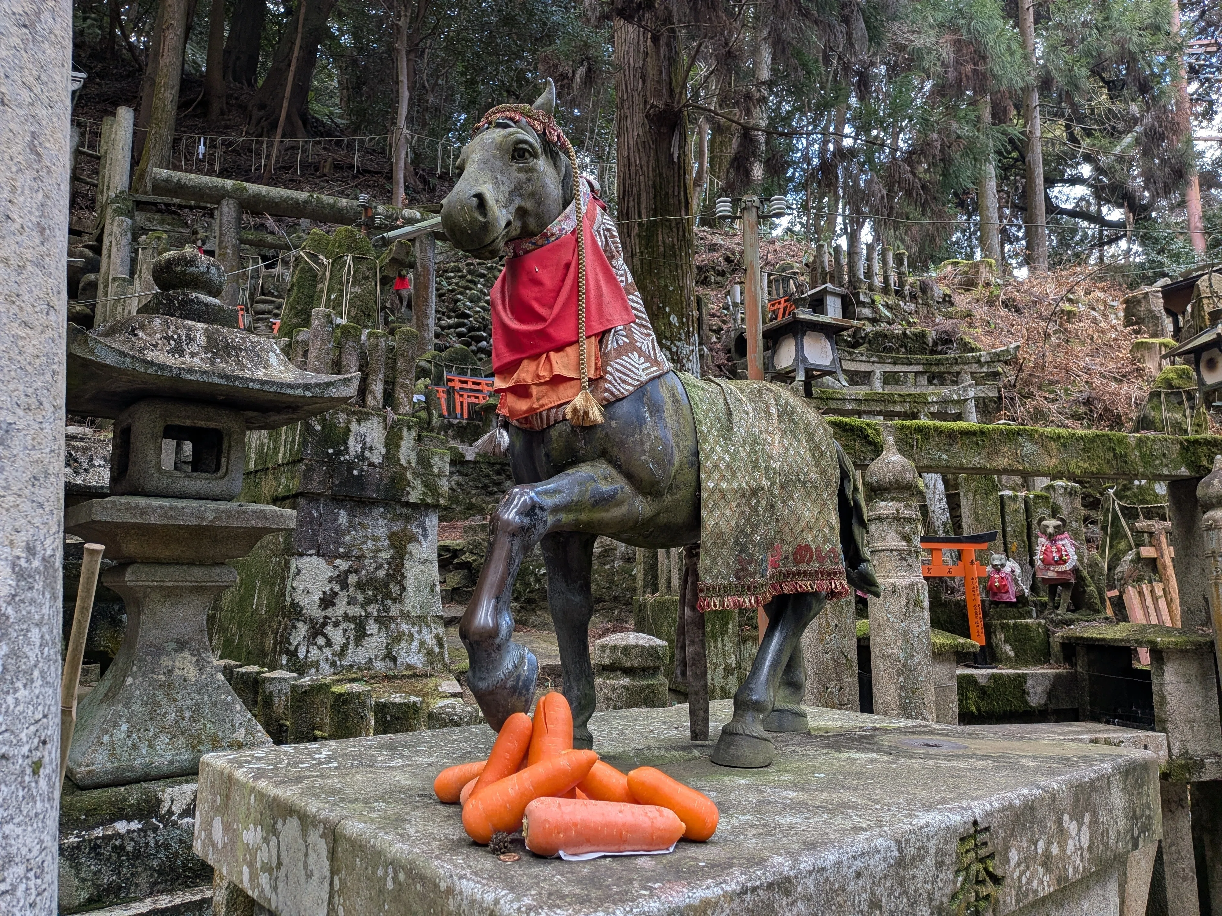 伏見稲荷大社　いなり山埴　初午盞　希少　珍品 伏見稲荷大社 初午大祭（寺社仏閣巡り）｜シュン コヤマ