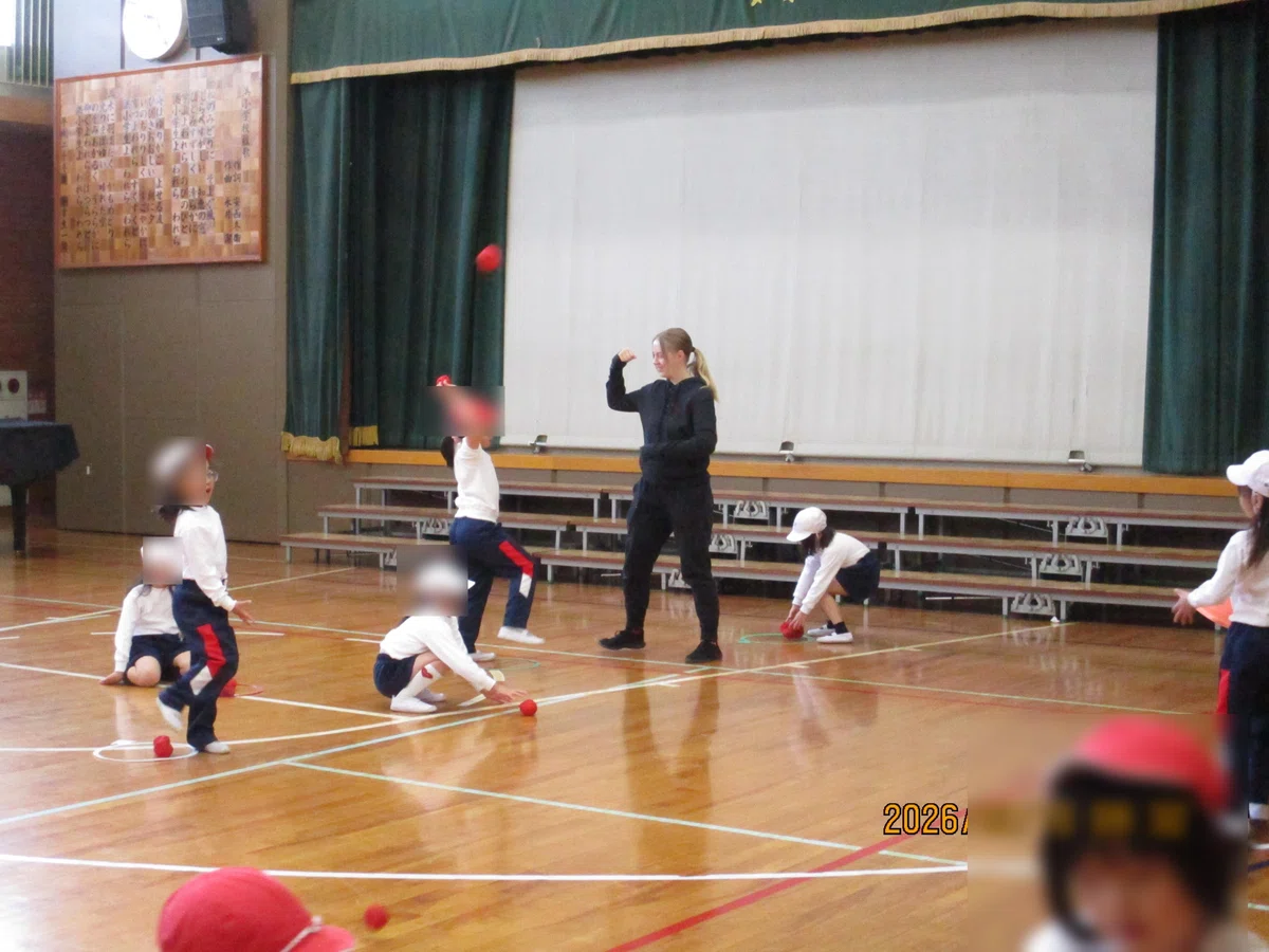ボールを遠くになげるイメージと投げ方|浜小学校