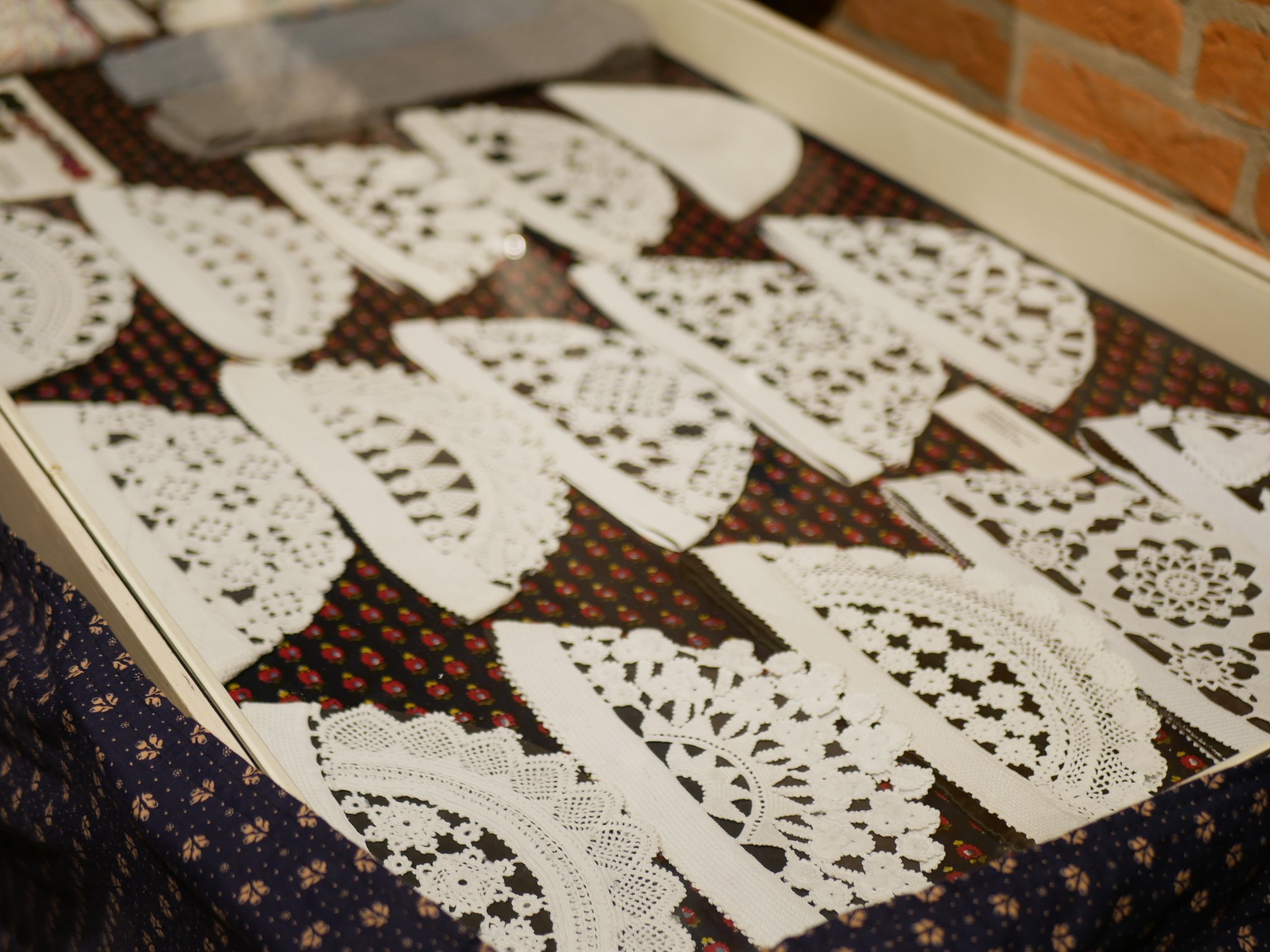 オランダの民族衣装－小さな漁村の伝統手芸【スパーケンブルグ