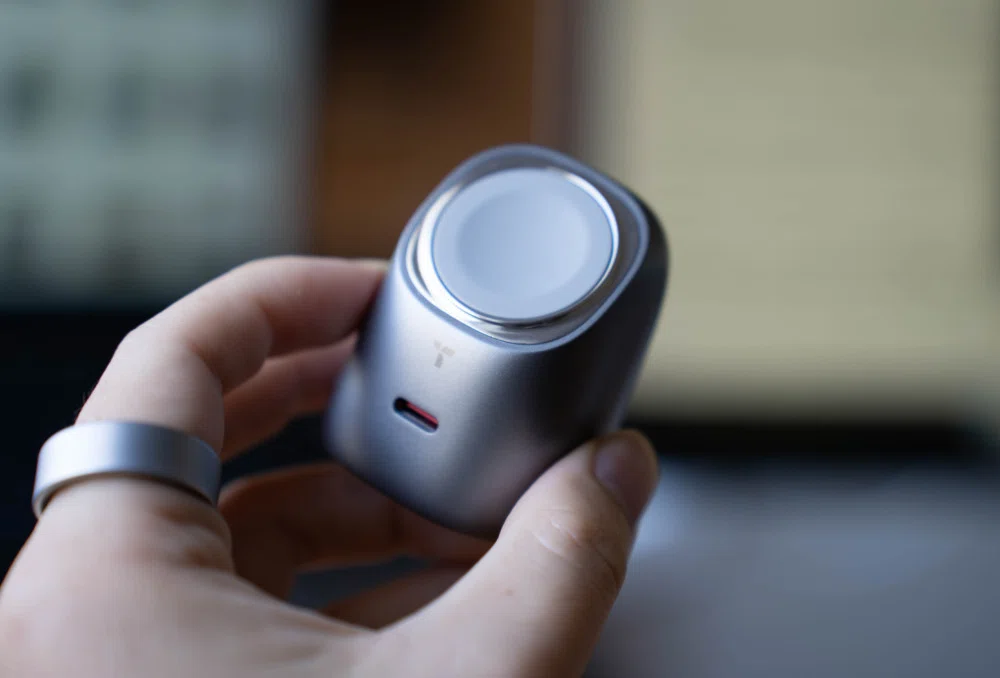 これは賢い！Apple Watchユーザー必携アクセサリー「TORRAS Flasheye