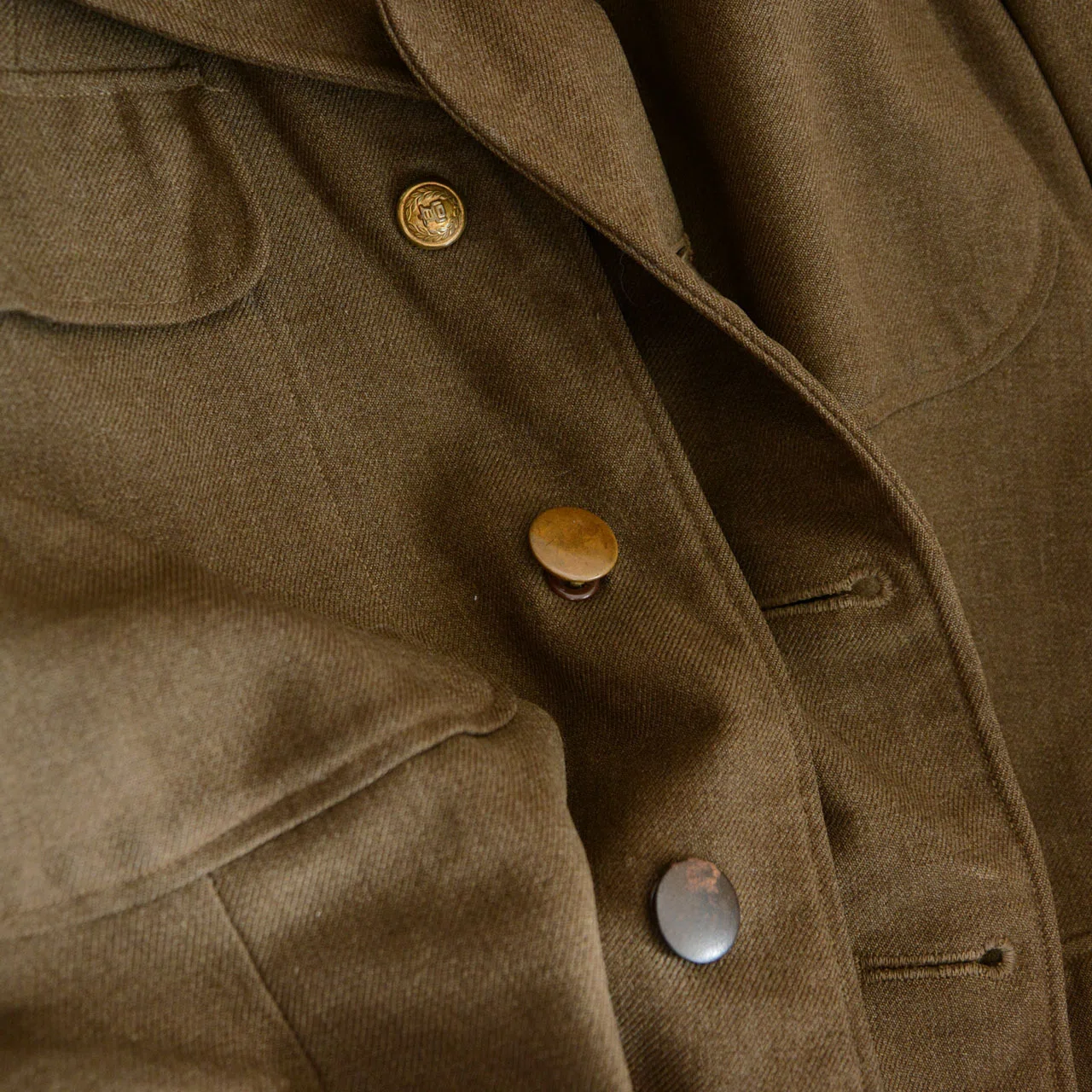 戦後日本に渡った40s US ARMYオフィサージャケット｜チェンジボタンに
