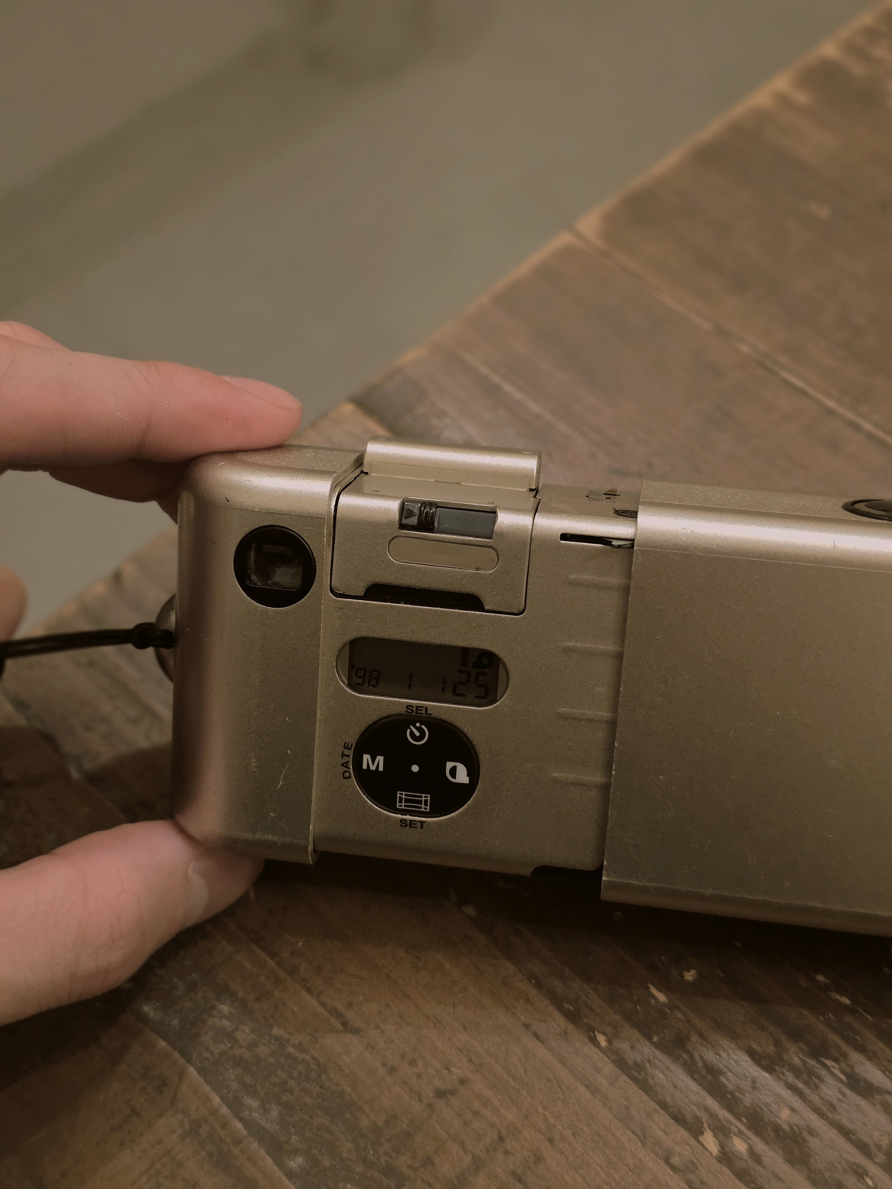 使えないフィルムカメラに5000円を支払った｜FUJIFILM EPION 1010 MRC