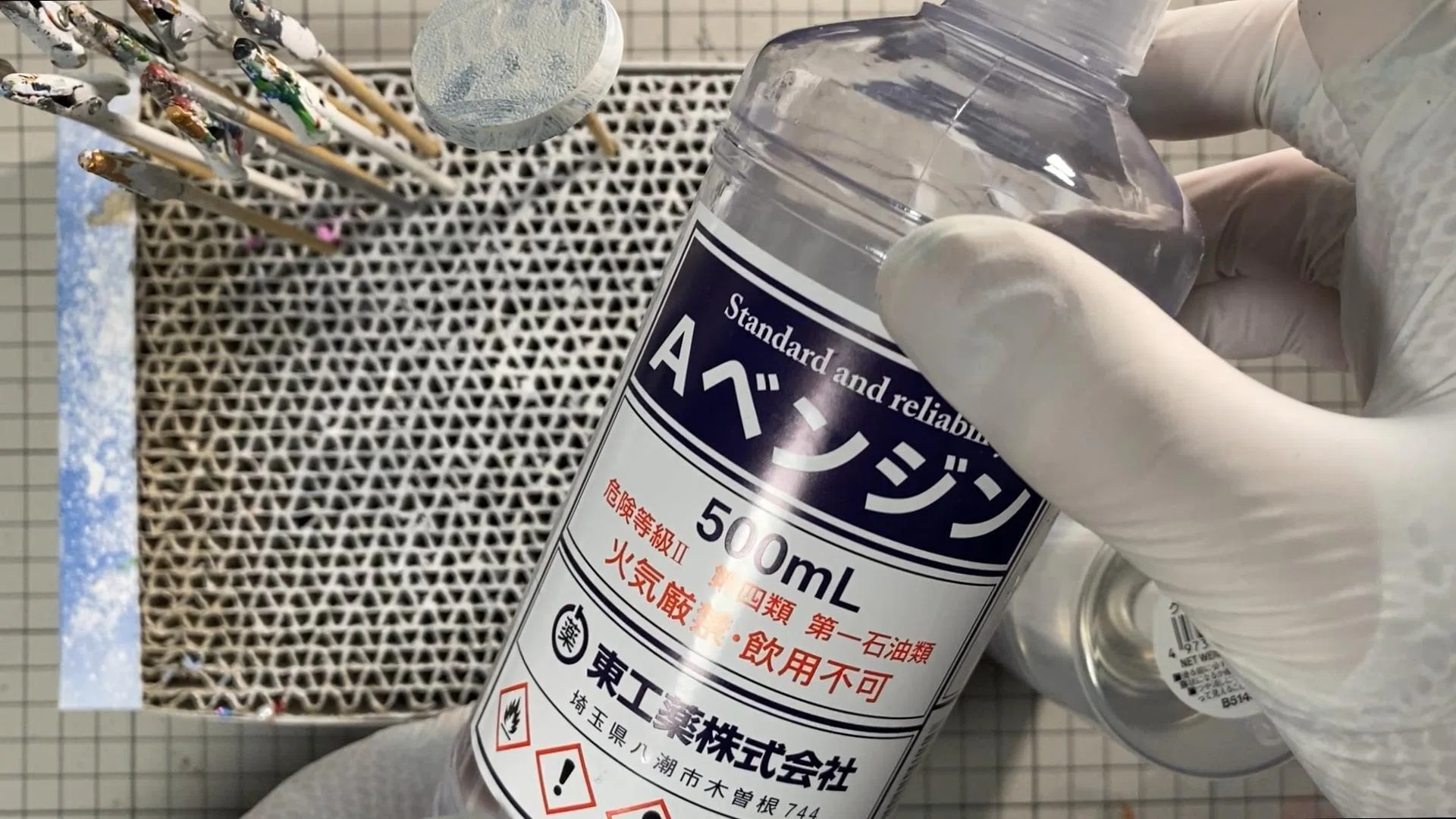 やわらかな時間を塗るために――キンケシ塗装で手放せない道具たち｜筆塗