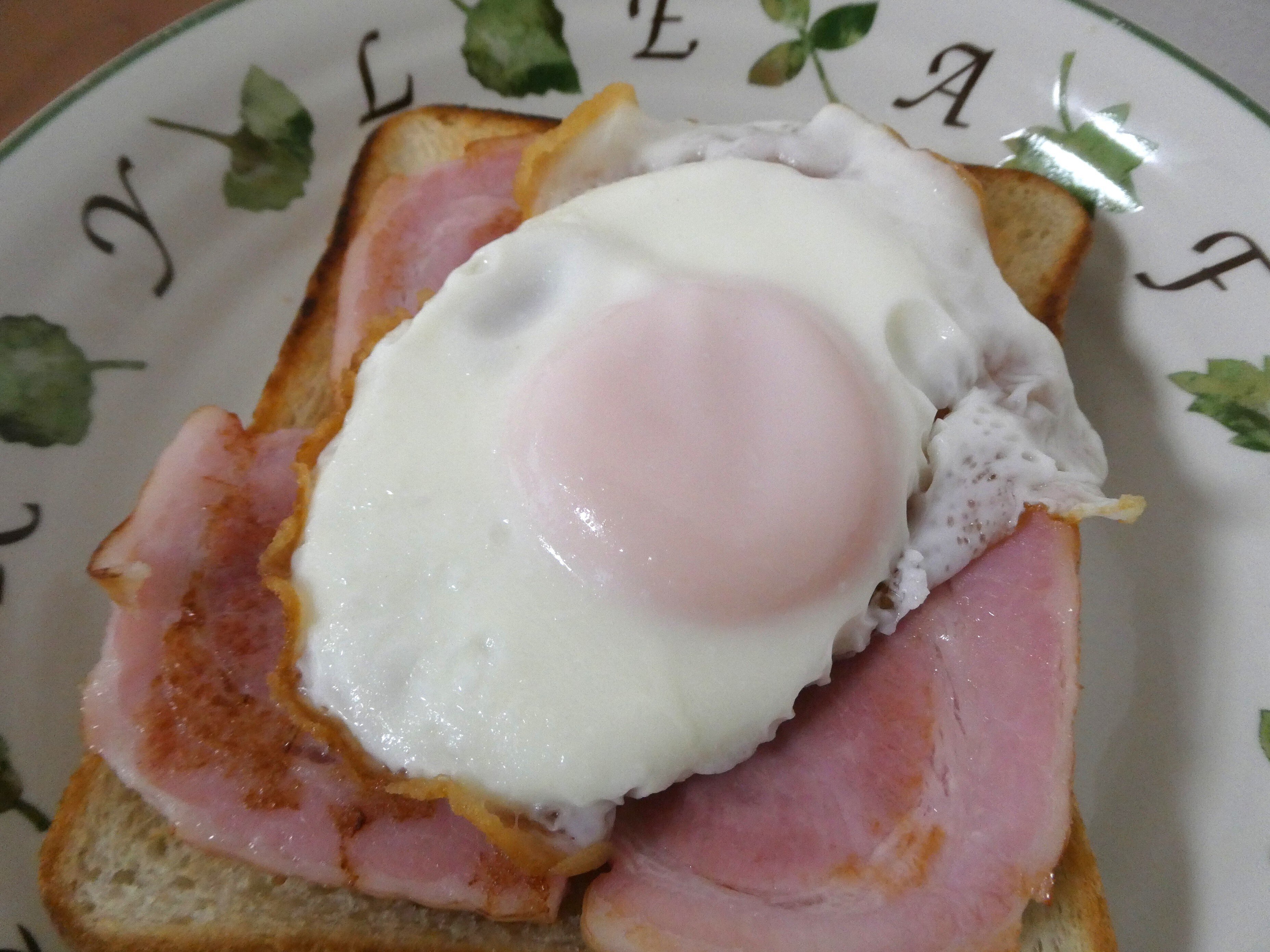 朝食は厚切りベーコンエッグトースト｜sou07(そう)