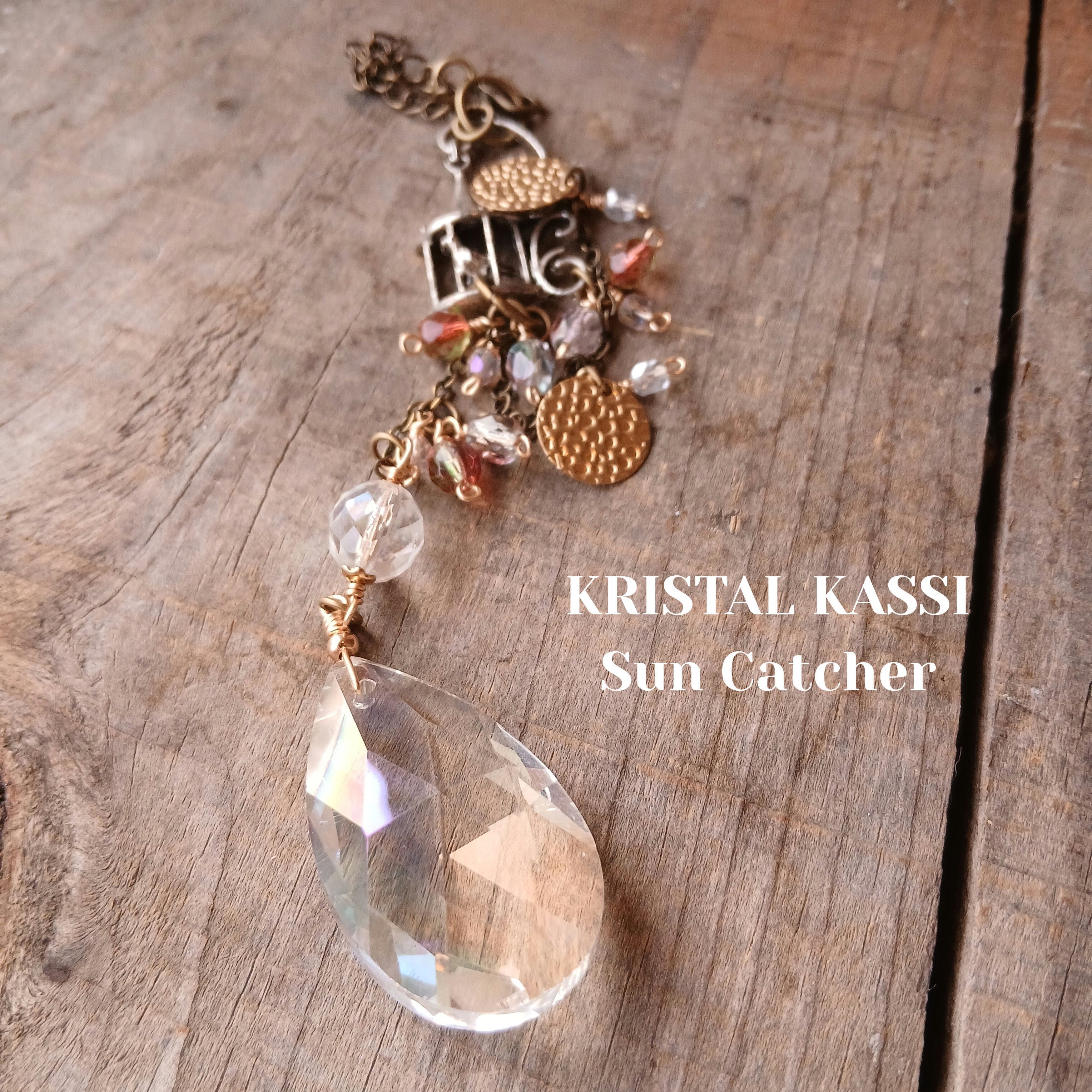 クリスタルガラスとヴィンテージビーズのサンキャッチャー」｜masa