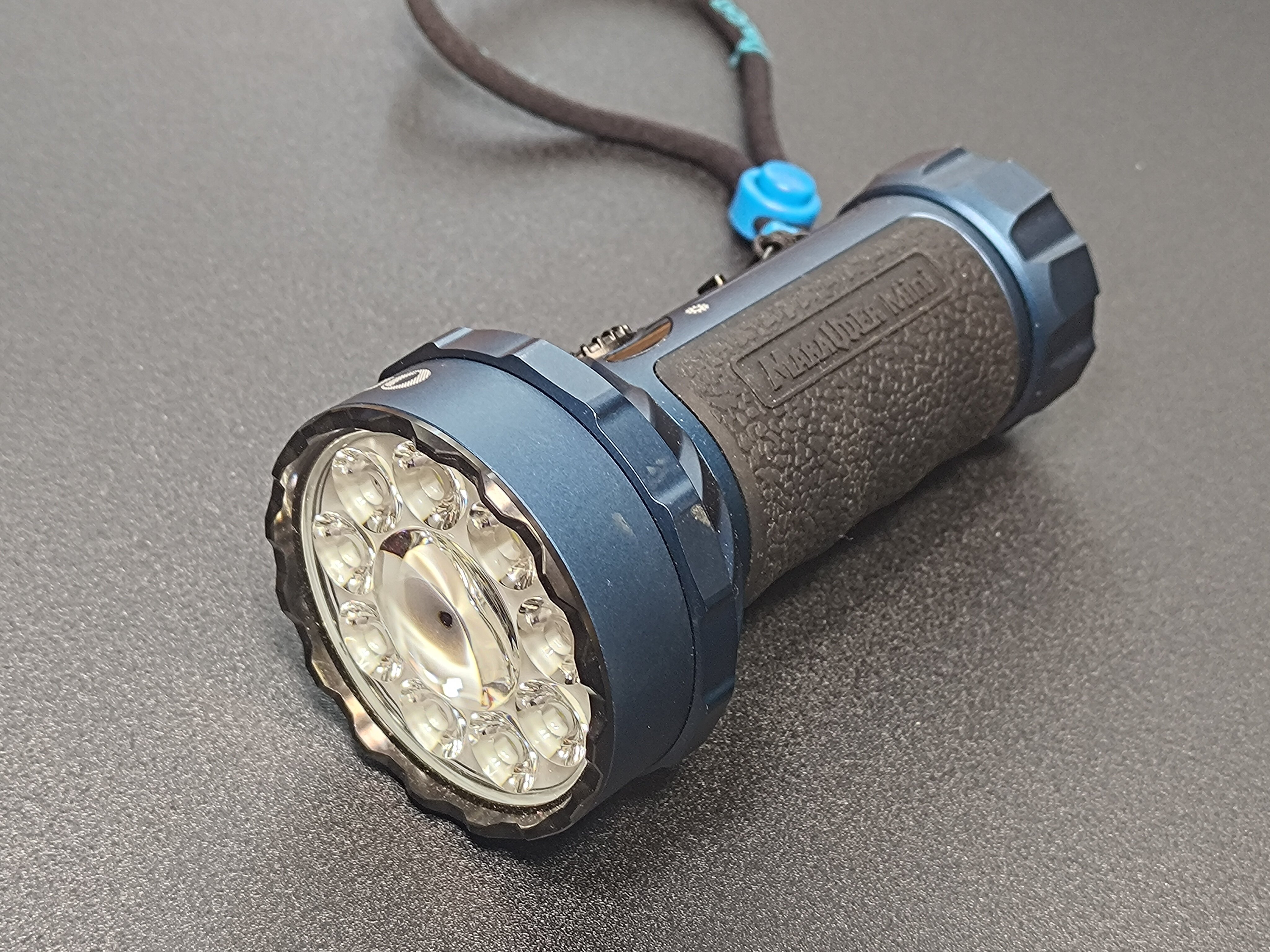 夜を昼に変える圧倒的パワー。超強力LEDライト「OLIGHT Marauder Mini