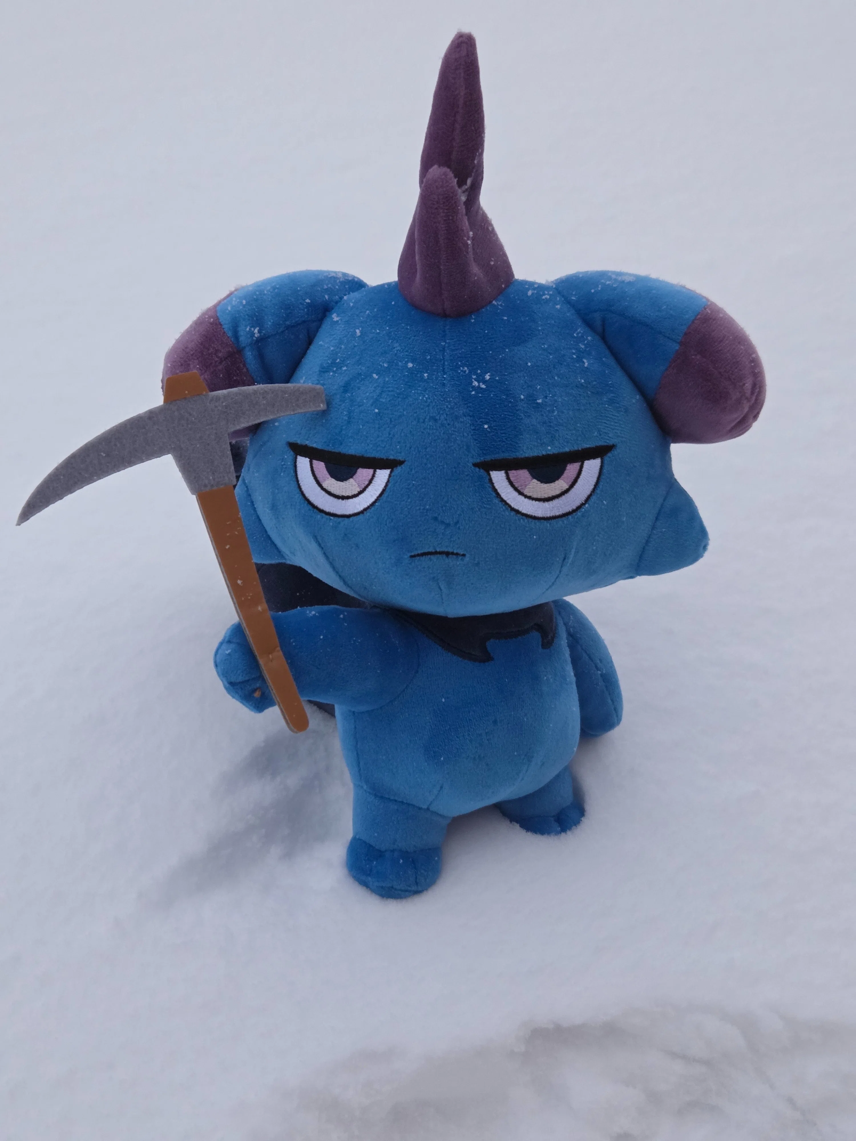 雪とぬいぐるみ（三匹）｜なにか