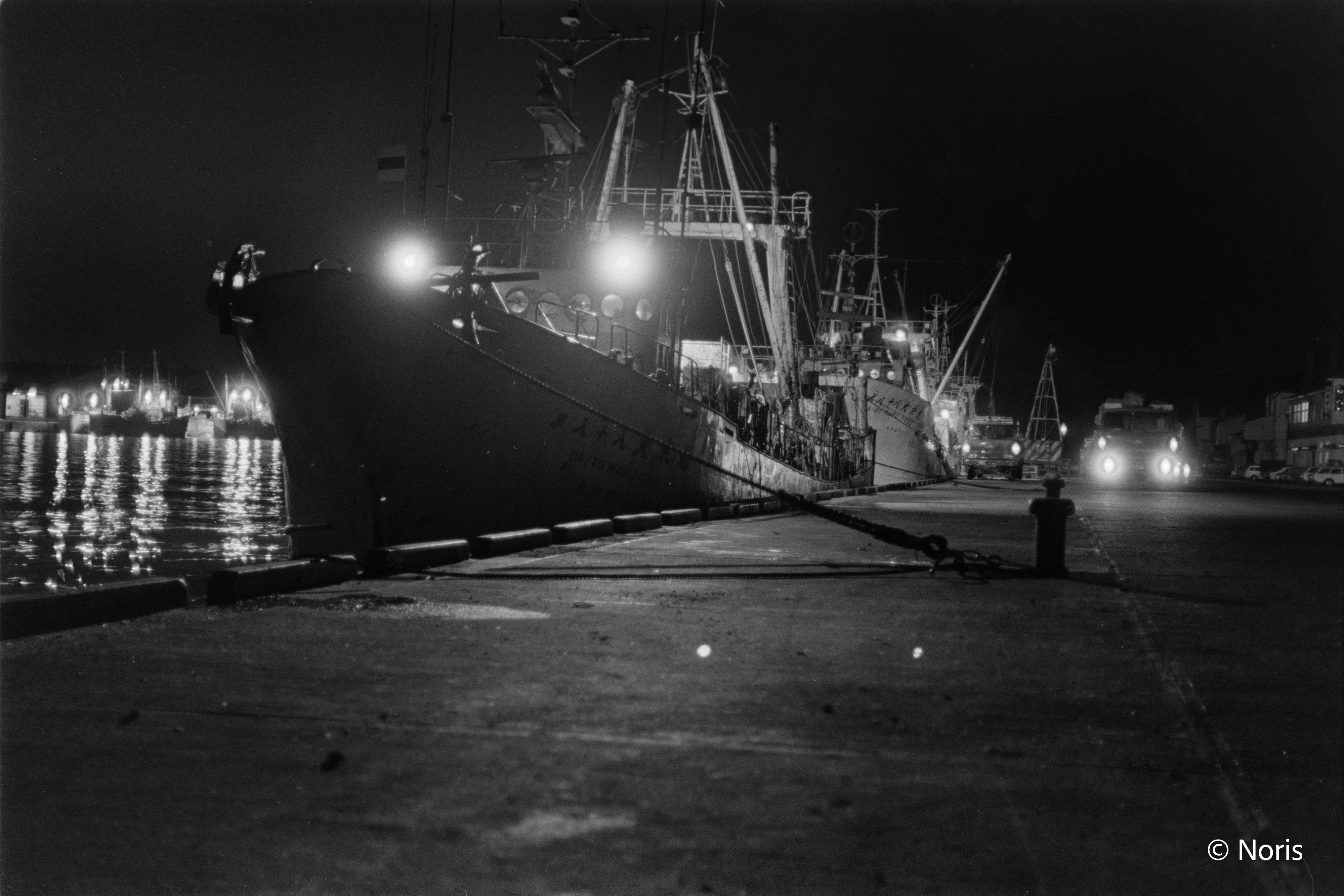 夜の海と船｜Noris
