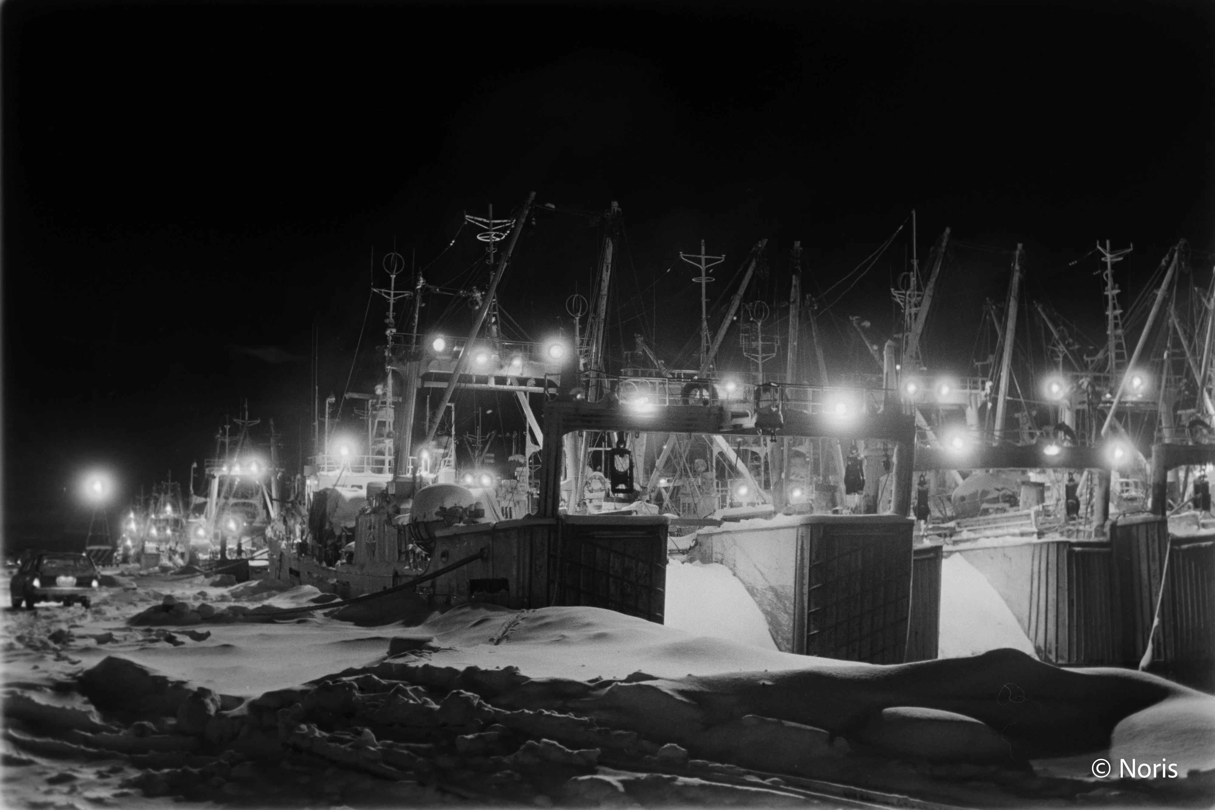 夜の海と船｜Noris