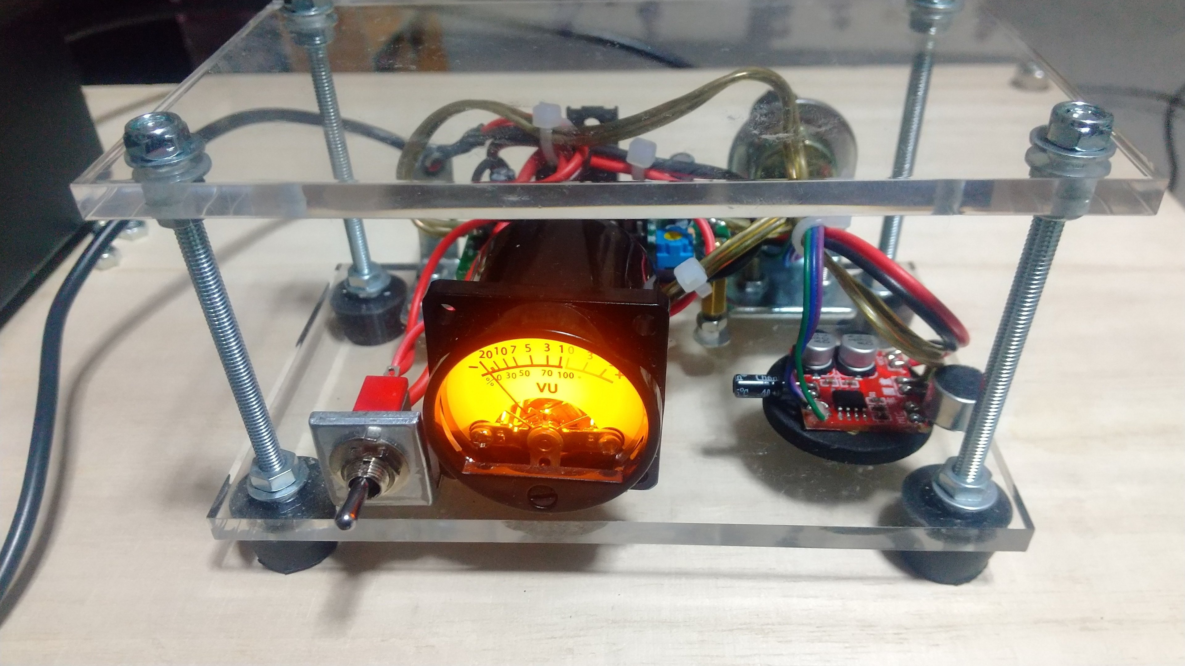 コンデンサーマイク式のVUメーターを電子工作キットを活用して動かして