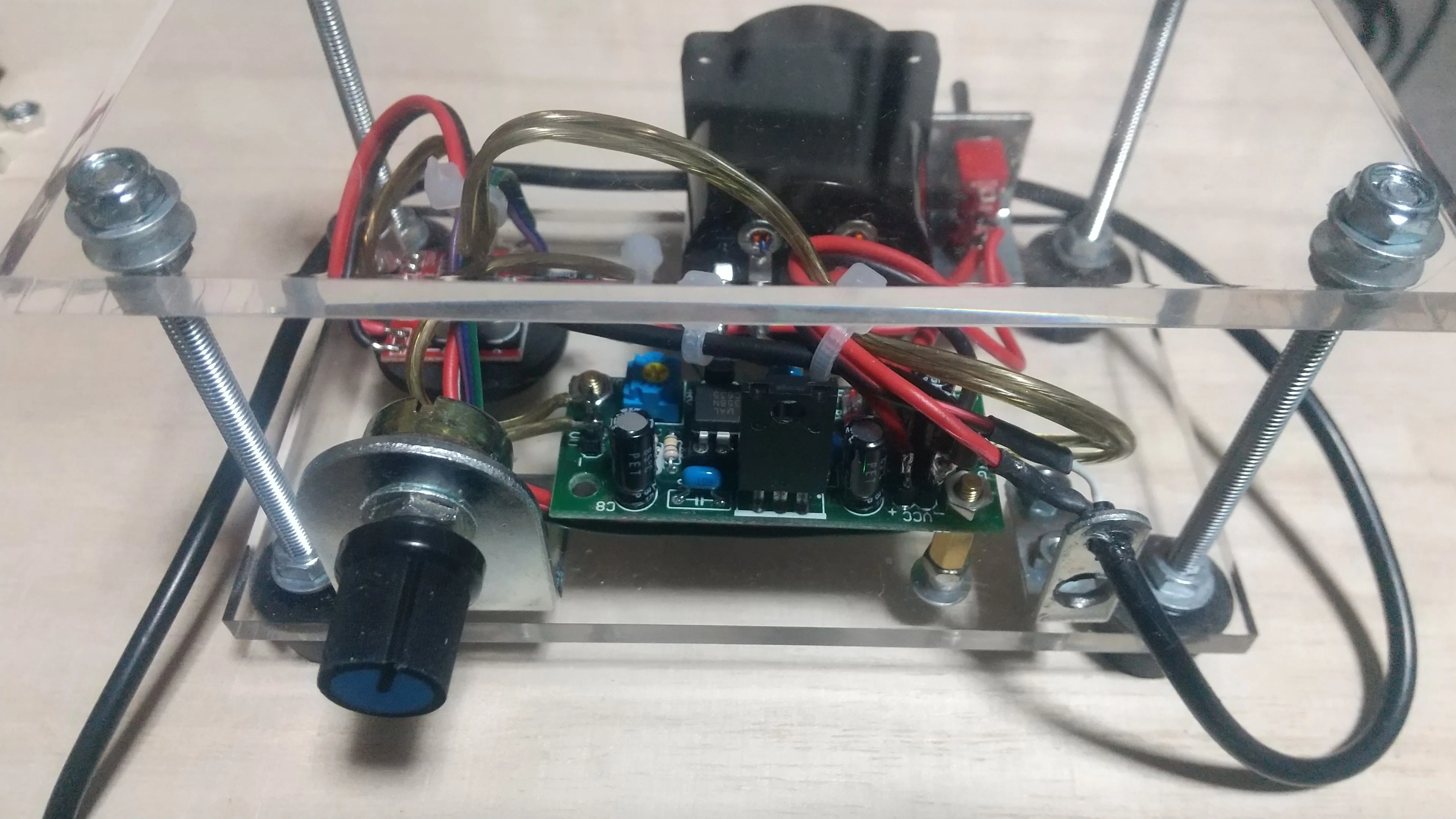 コンデンサーマイク式のVUメーターを電子工作キットを活用して動かして