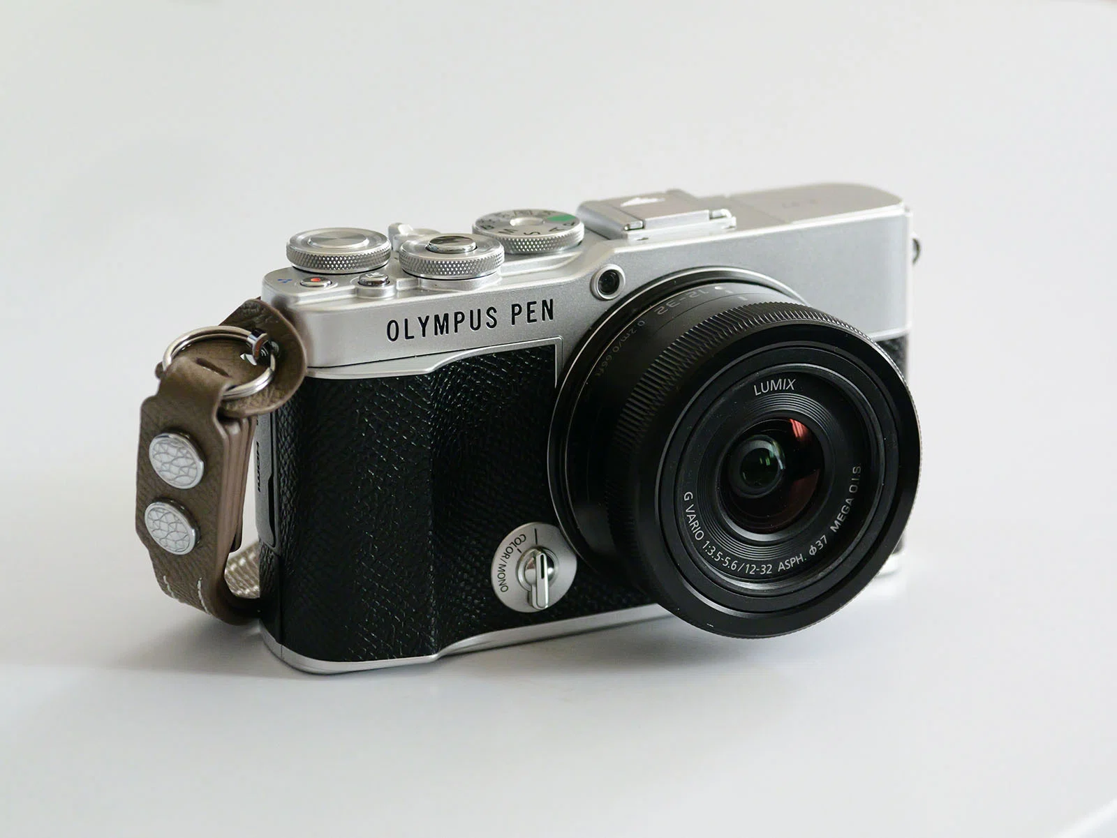 OLYMPUS PEN E-P7 Lumix12-32セット PEN E-P7にぴったりの標準ズームは？｜坂本竜男