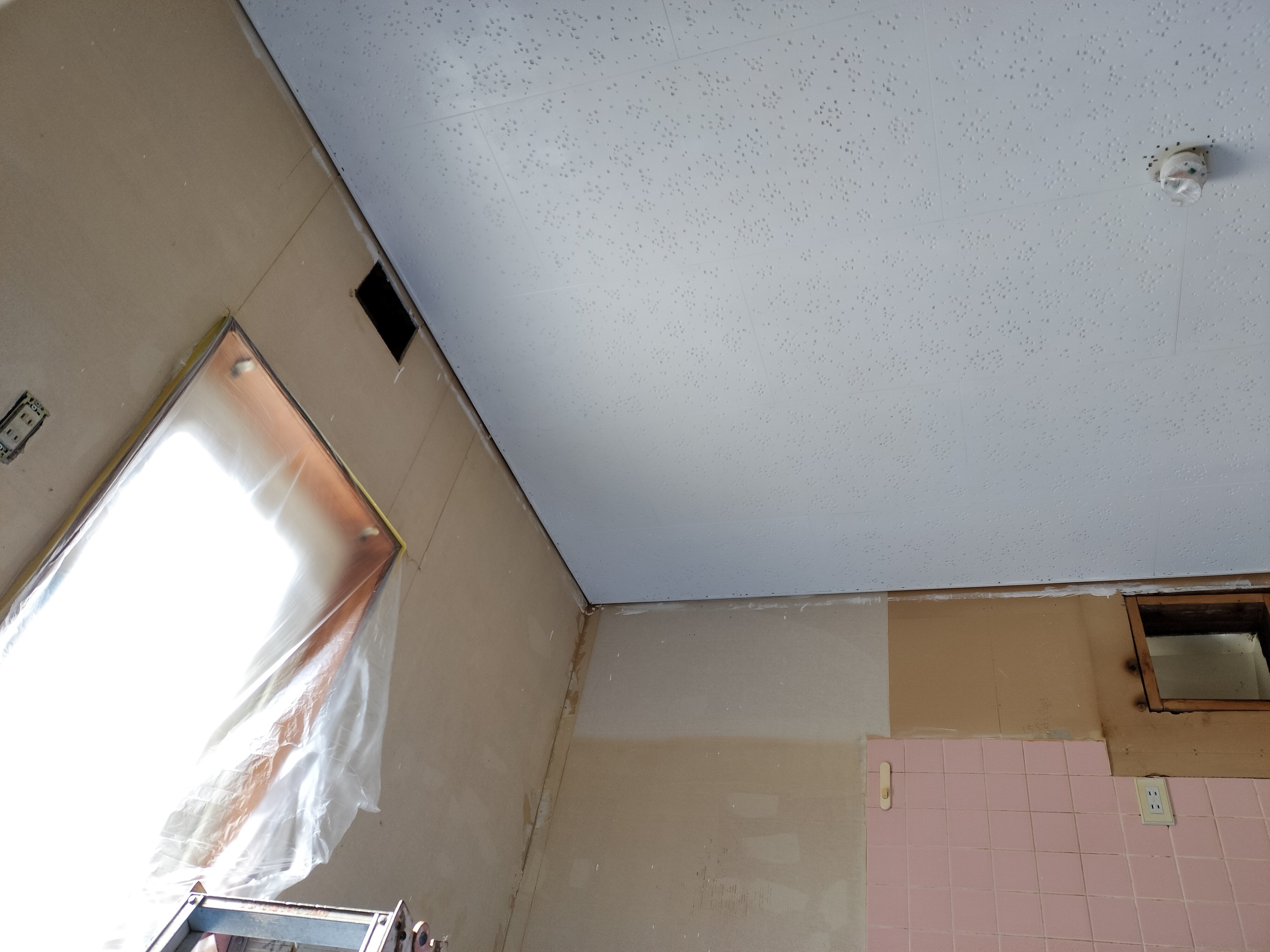 キッチン天井塗装完了｜うぃー日記
