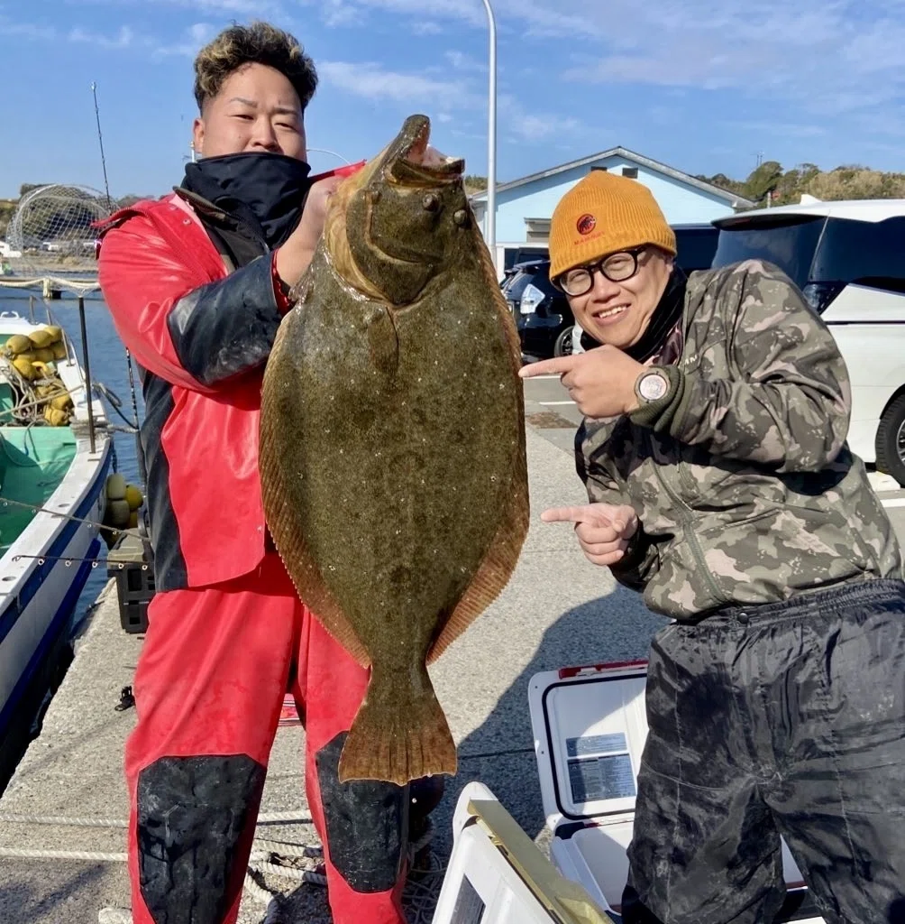泳がせ】ヒラメ91.5cm-9kgのモンスター出現！2.5kg、1.6kgと絶好釣