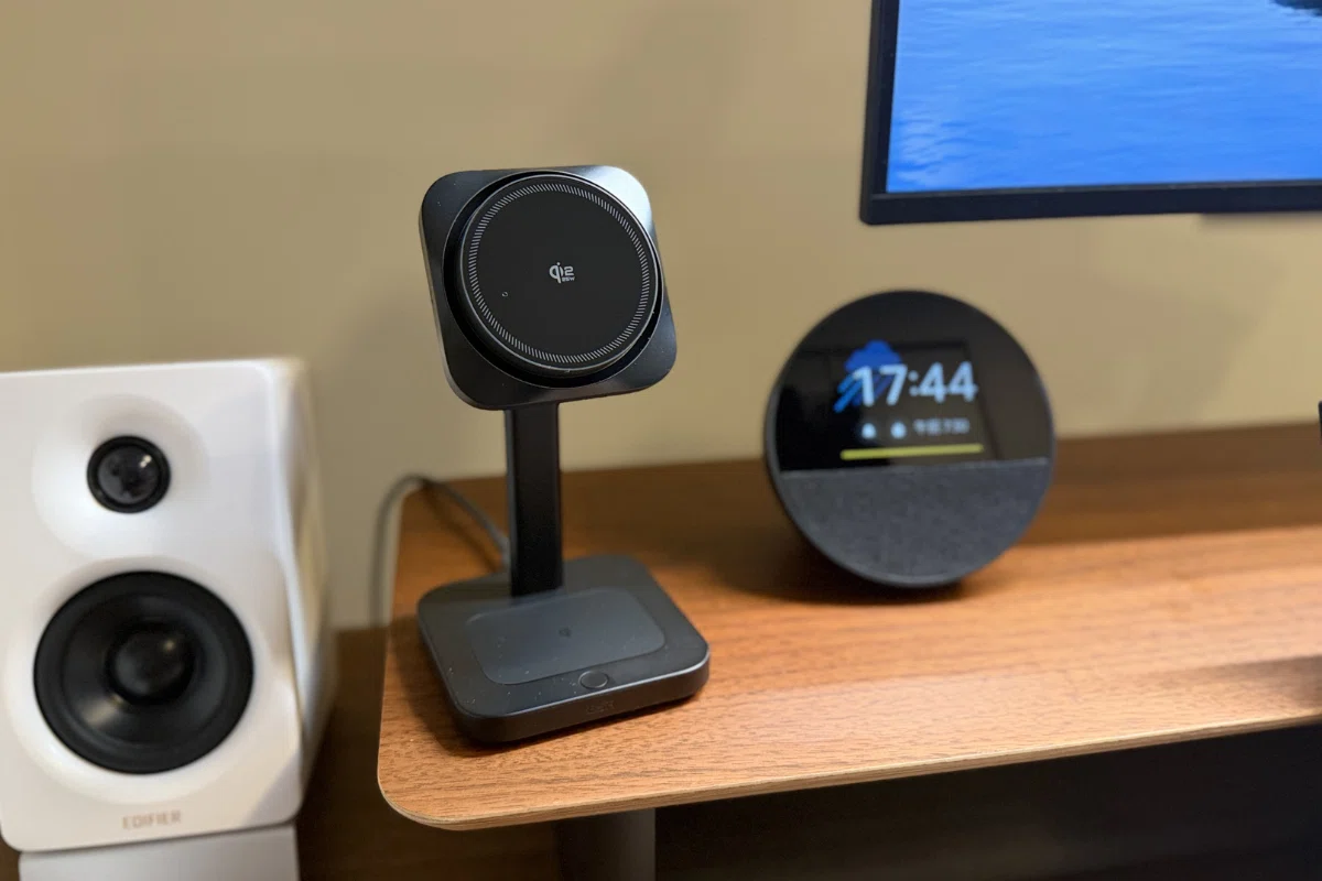 ESR 3in1 充電器 Qi2.2認証25W|3本のケーブルを手放したら、デスクが少し好きになった話