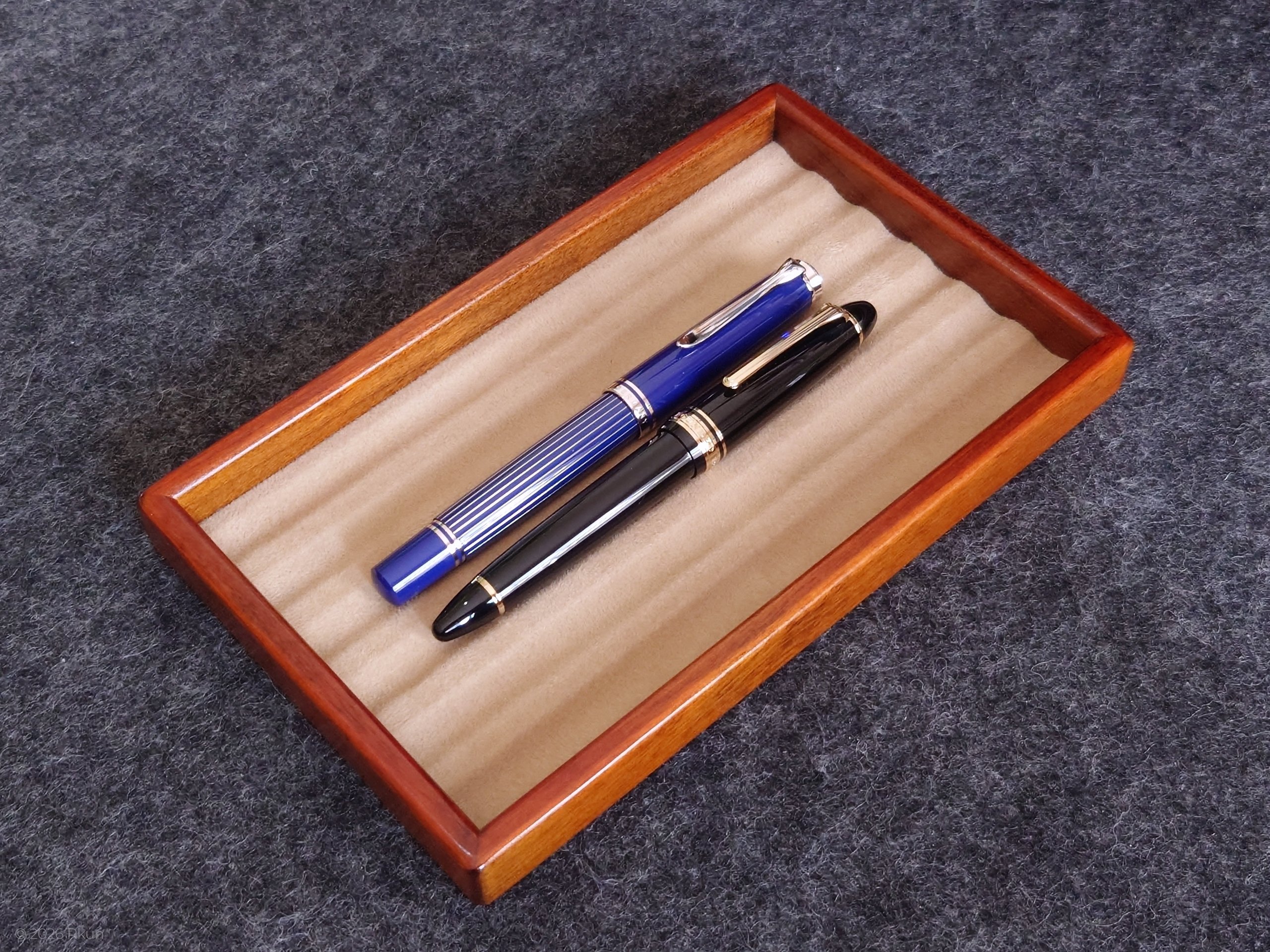万年筆が映える】豊岡クラフトのペントレイS｜Rkun