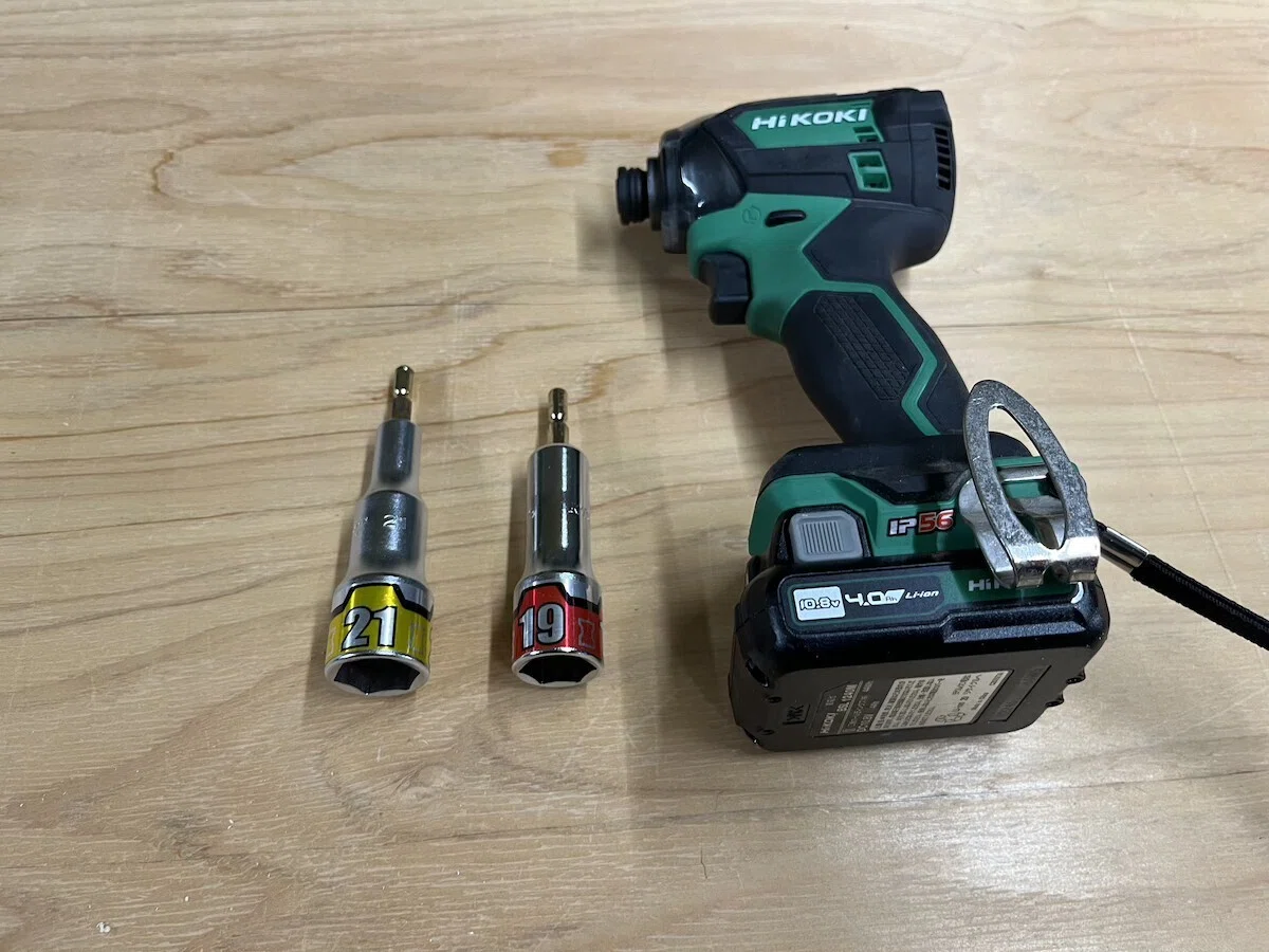 値下げ中 タイヤ交換やDIYに‼️ HITACHI インパクトドライバー14V これ 