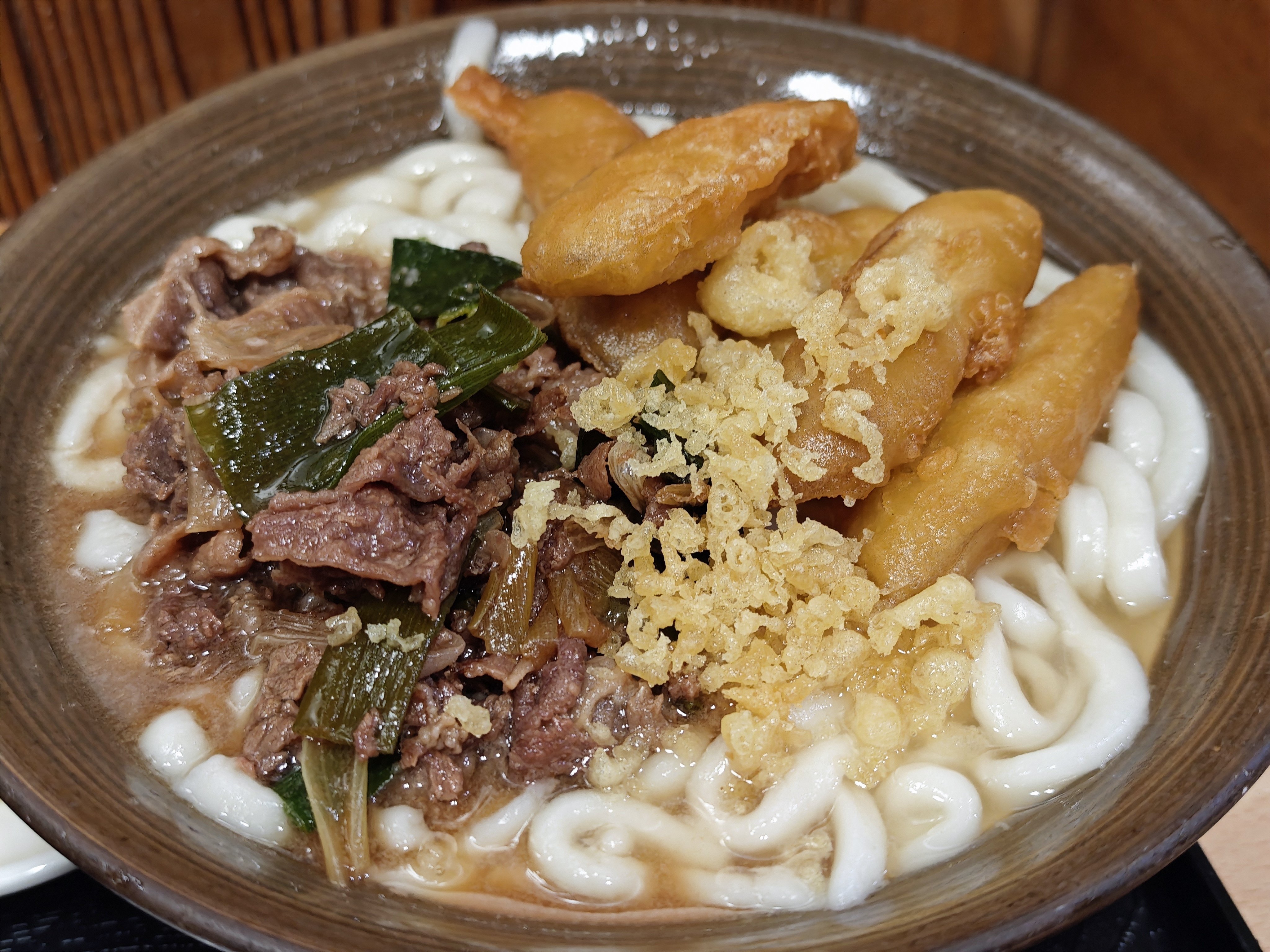 やわ頼んでるひと居なかった…牧のうどんの肉ごぼう天うどんセット